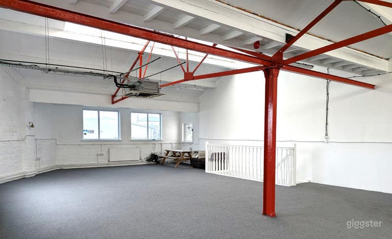  SW London loft space with great natural light, high ceilings 