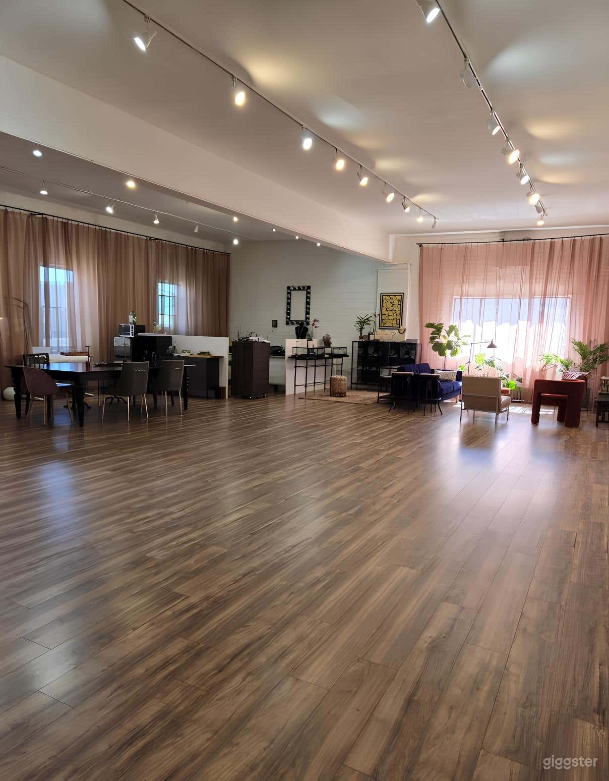 Vibrant Multi-Functional Art Center & Creative Space Photo 2