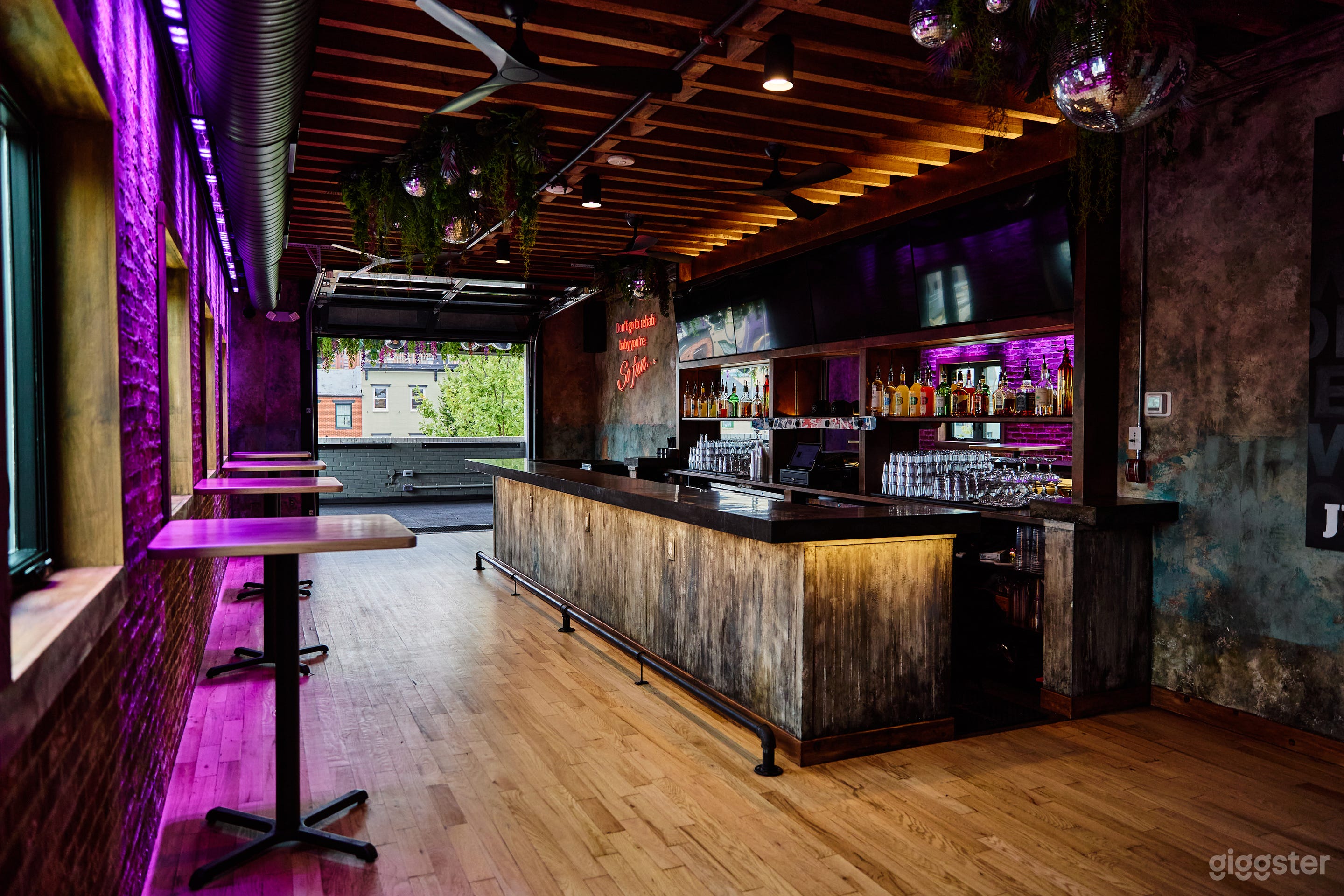 Vibrant Restaurant &amp; Bar - Locals Only Baltimore Photo 4