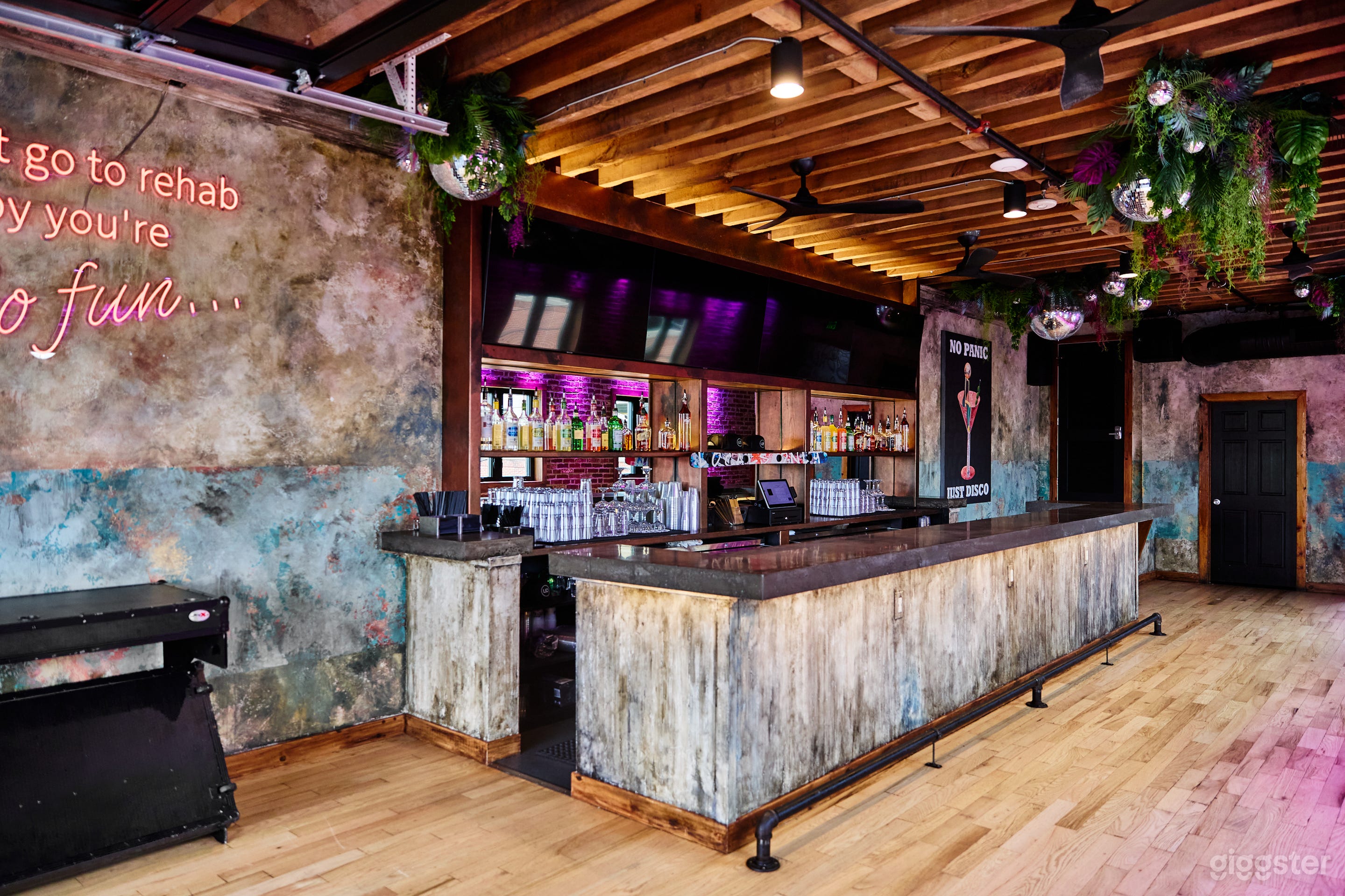 Vibrant Restaurant &amp; Bar - Locals Only Baltimore Photo 3