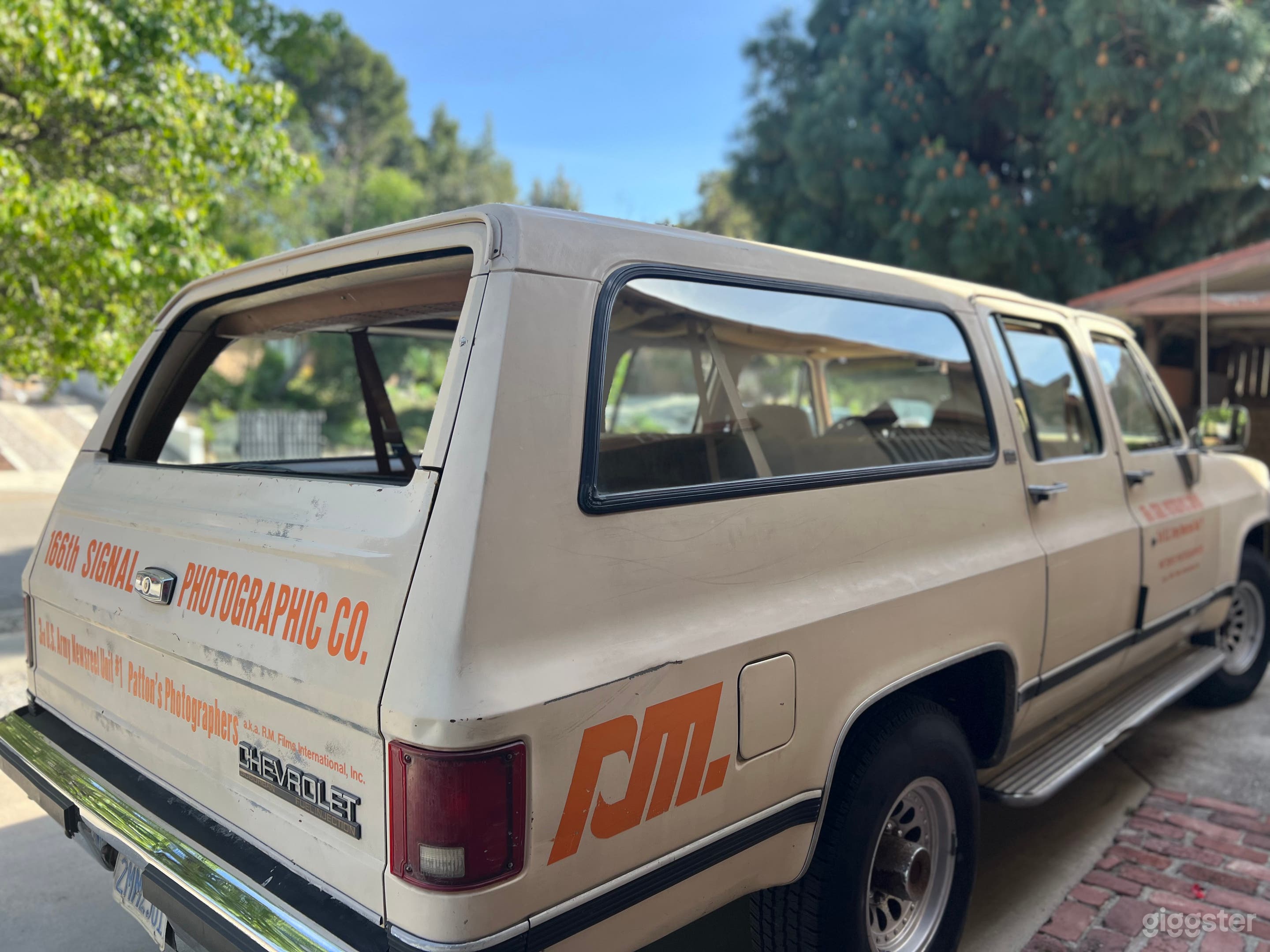 Chevrolet Suburban- Photo 3