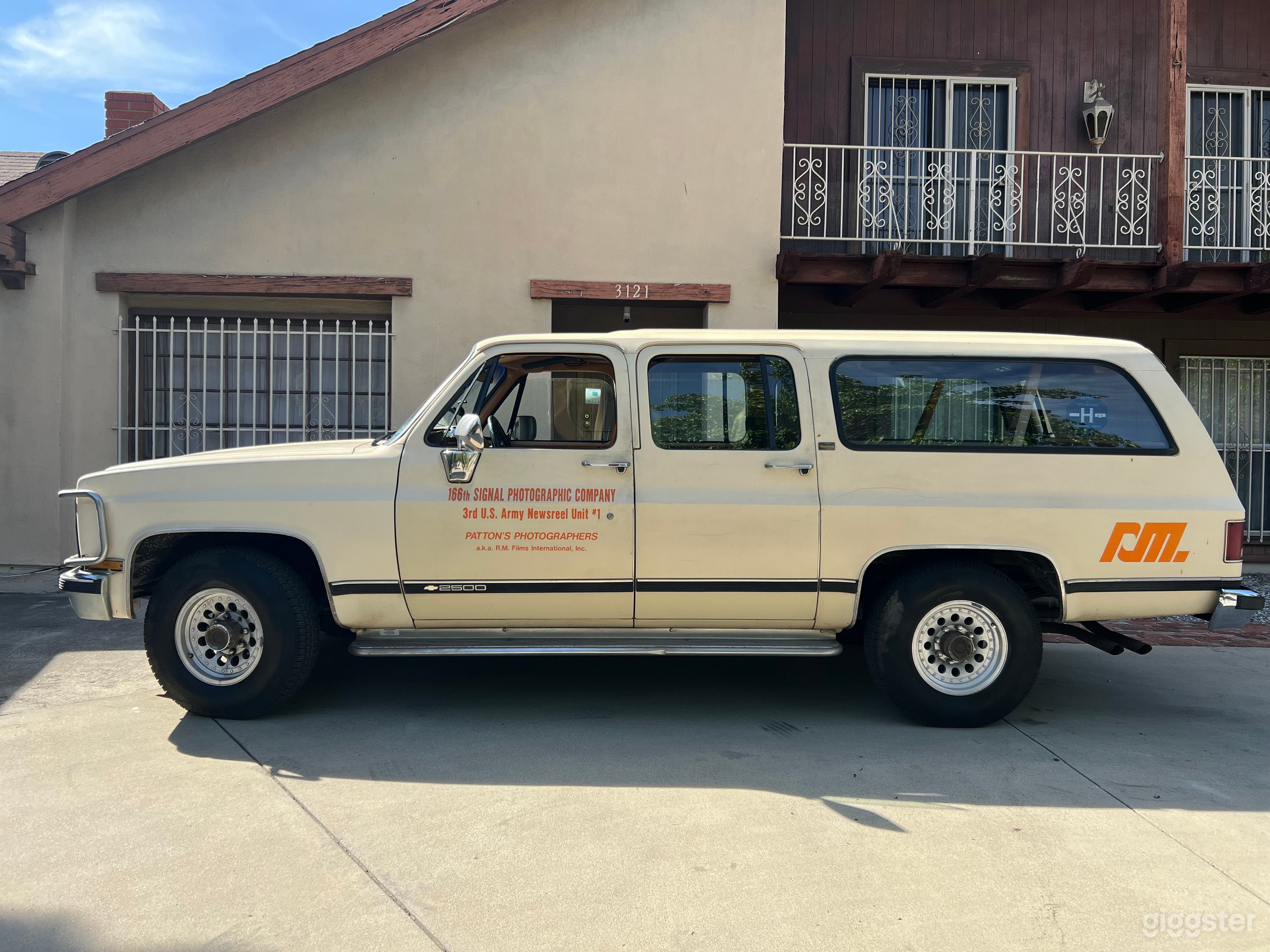 Chevrolet Suburban- Photo 4