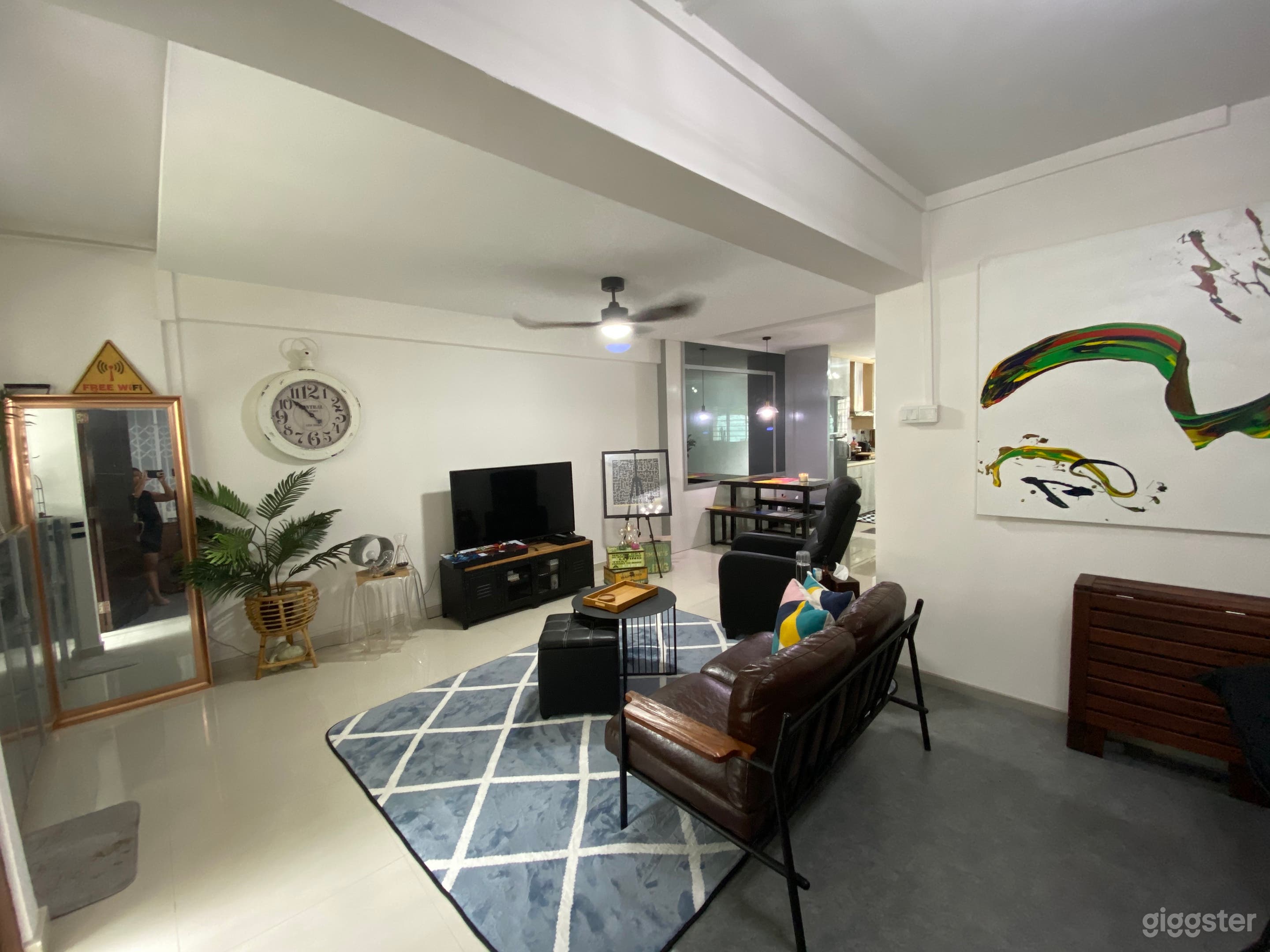Cozy modern chic space Photo 2