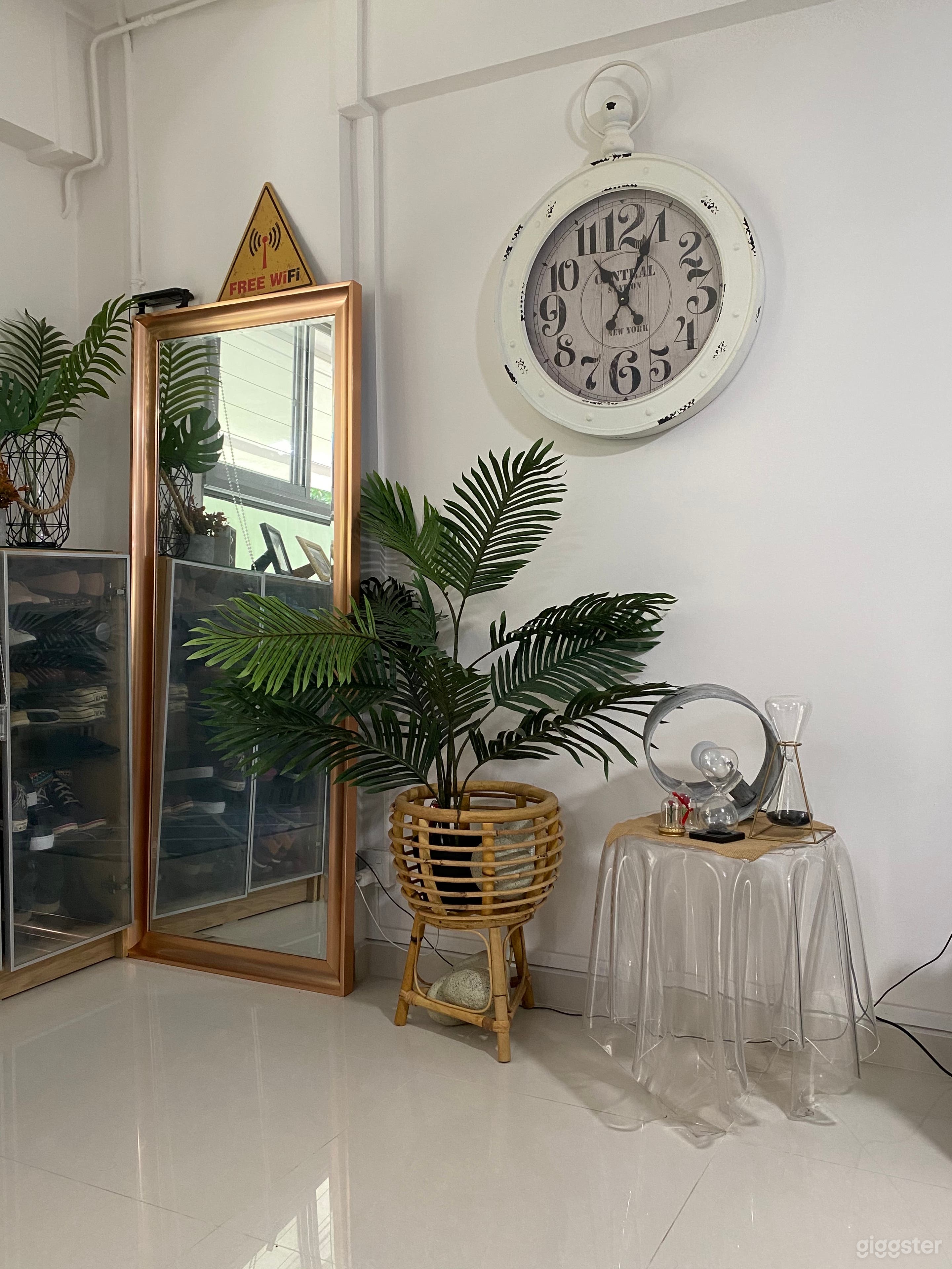 Cozy modern chic space Photo 4