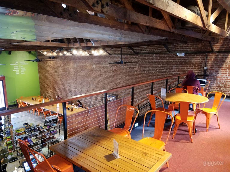  Cafe & Grocery Store In Restored Warehouse 