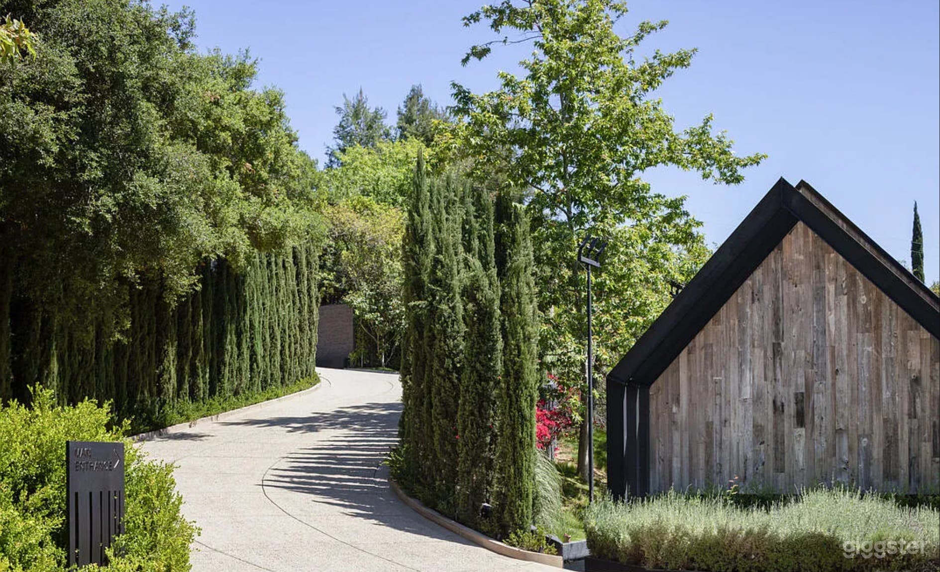 MODERN ARCHITECTURAL MASTERPIECE:BOLD &amp; CINEMATIC Photo 3