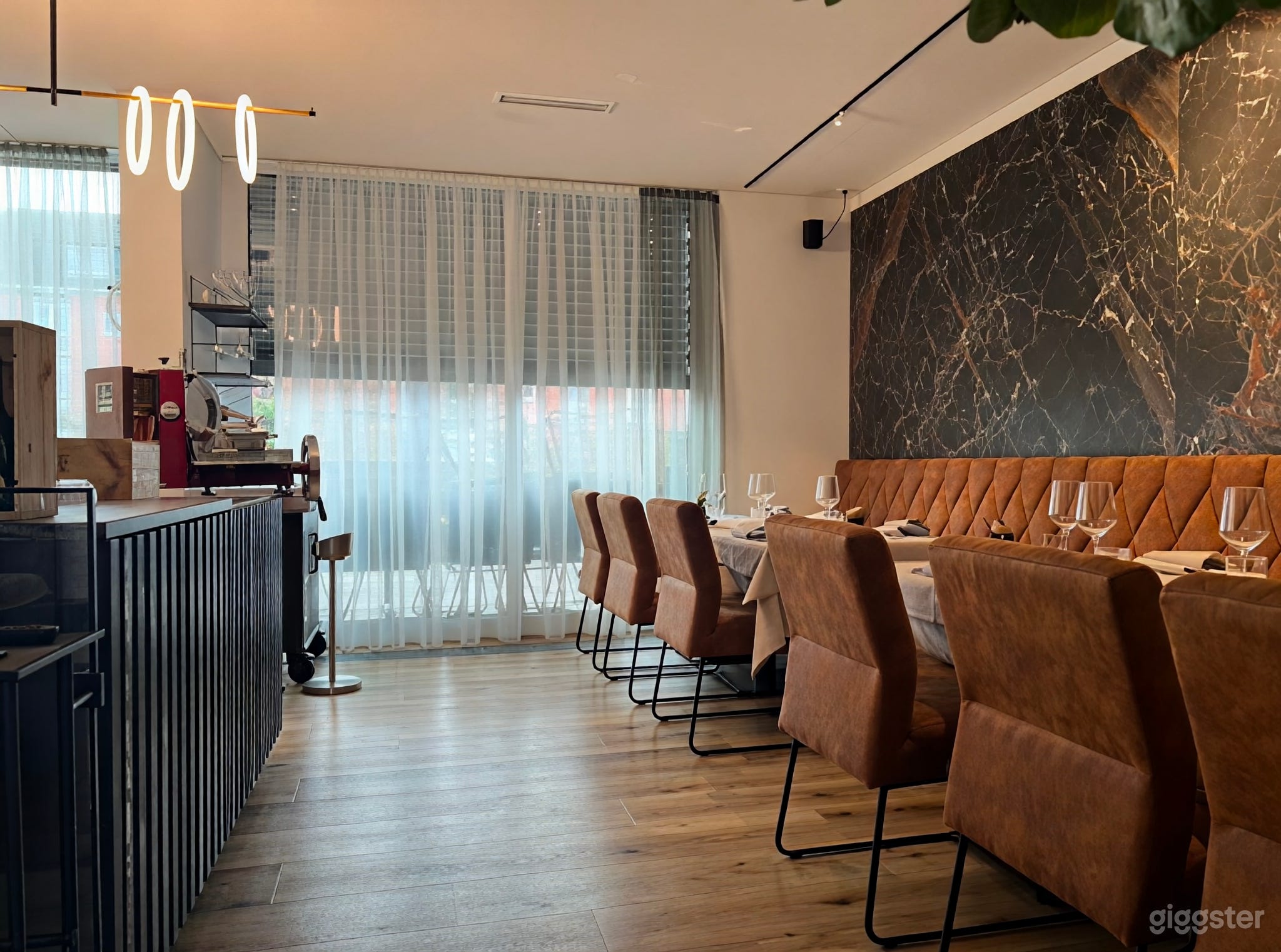 Exklusive Anmietung des eleganten italienischen Restaurants Foto 2