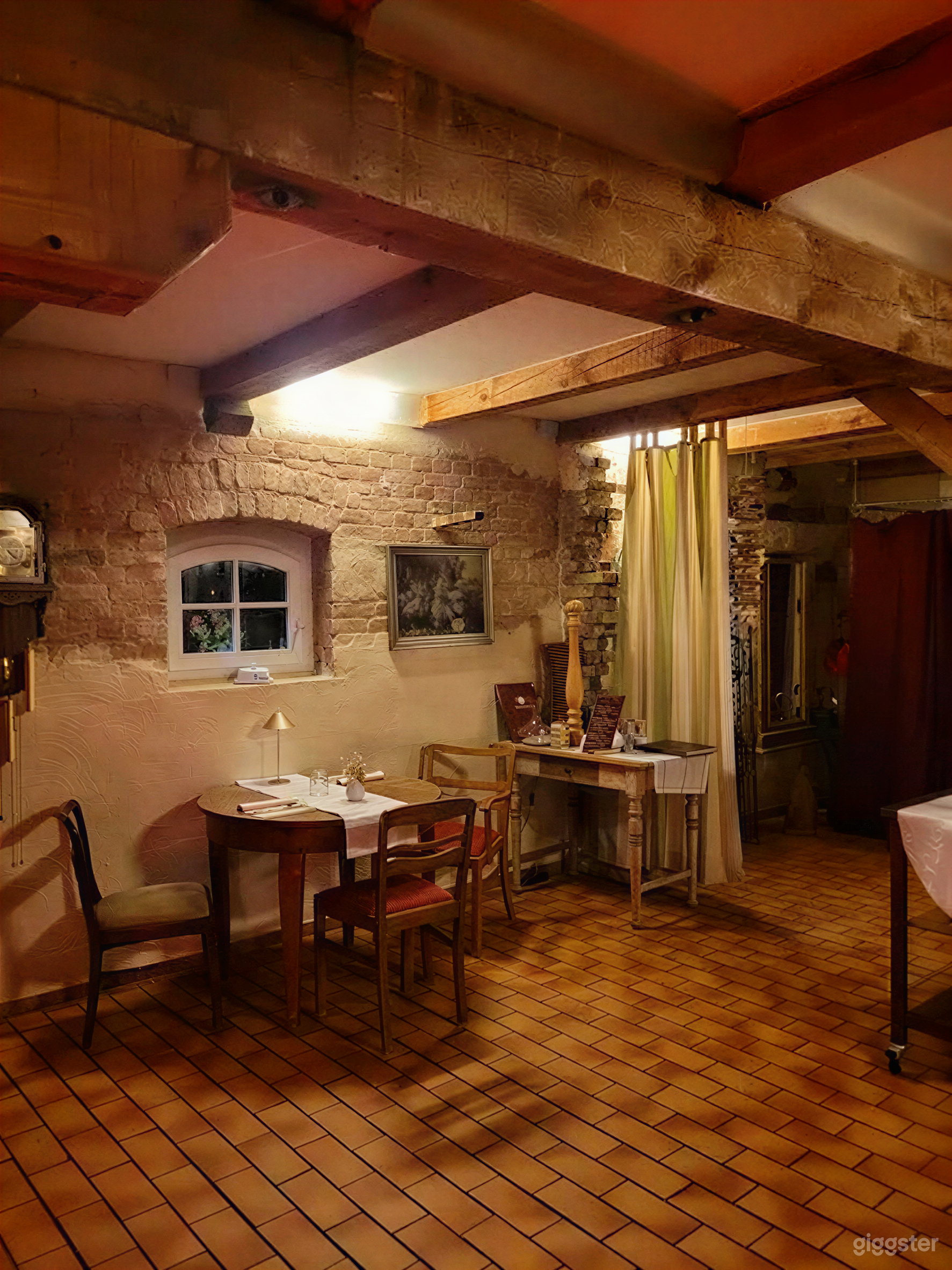 Historisches Scheunenloft mit Natursteinwänden Foto 4