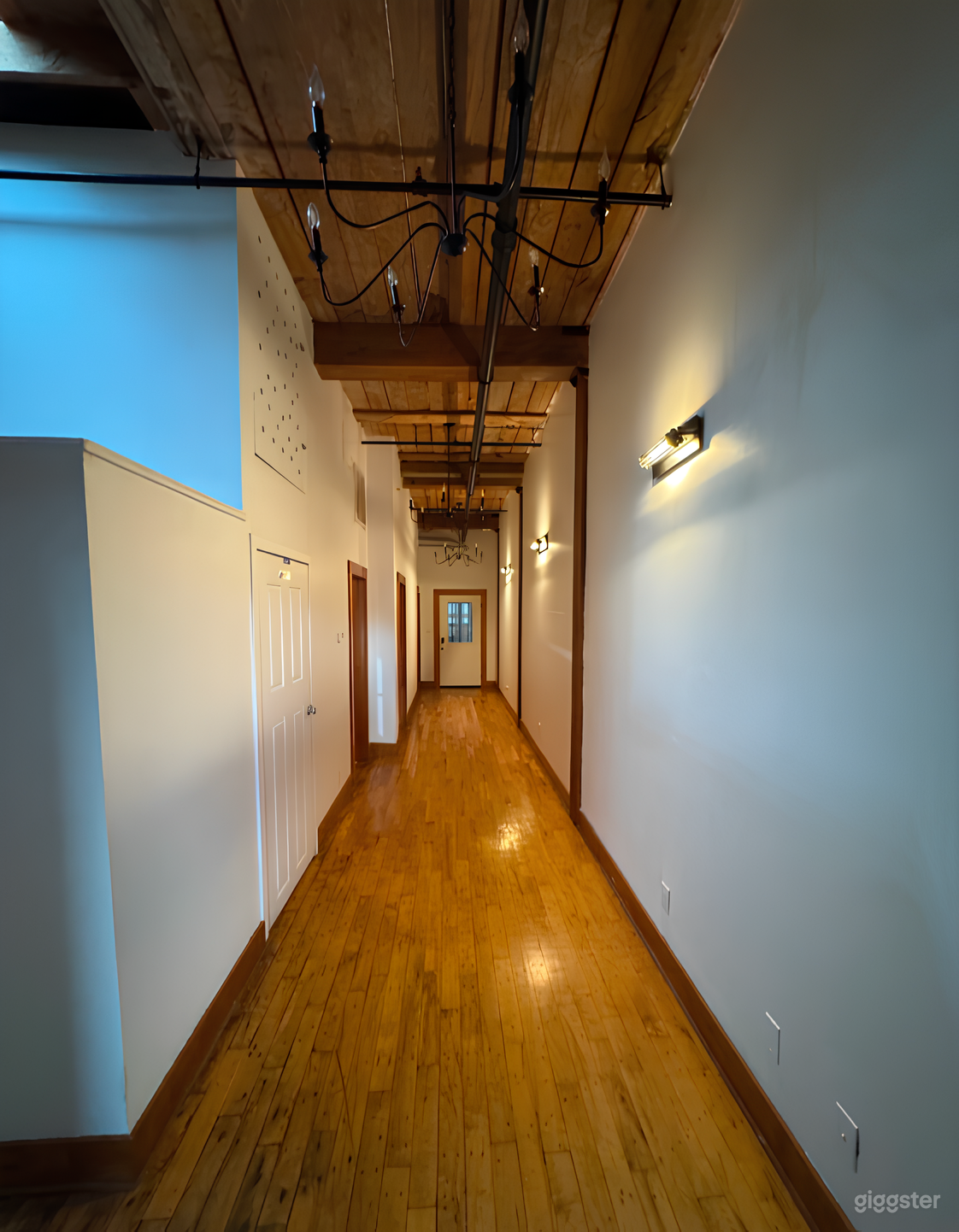 Modern Atlanta Art Gallery Loft Photo 3
