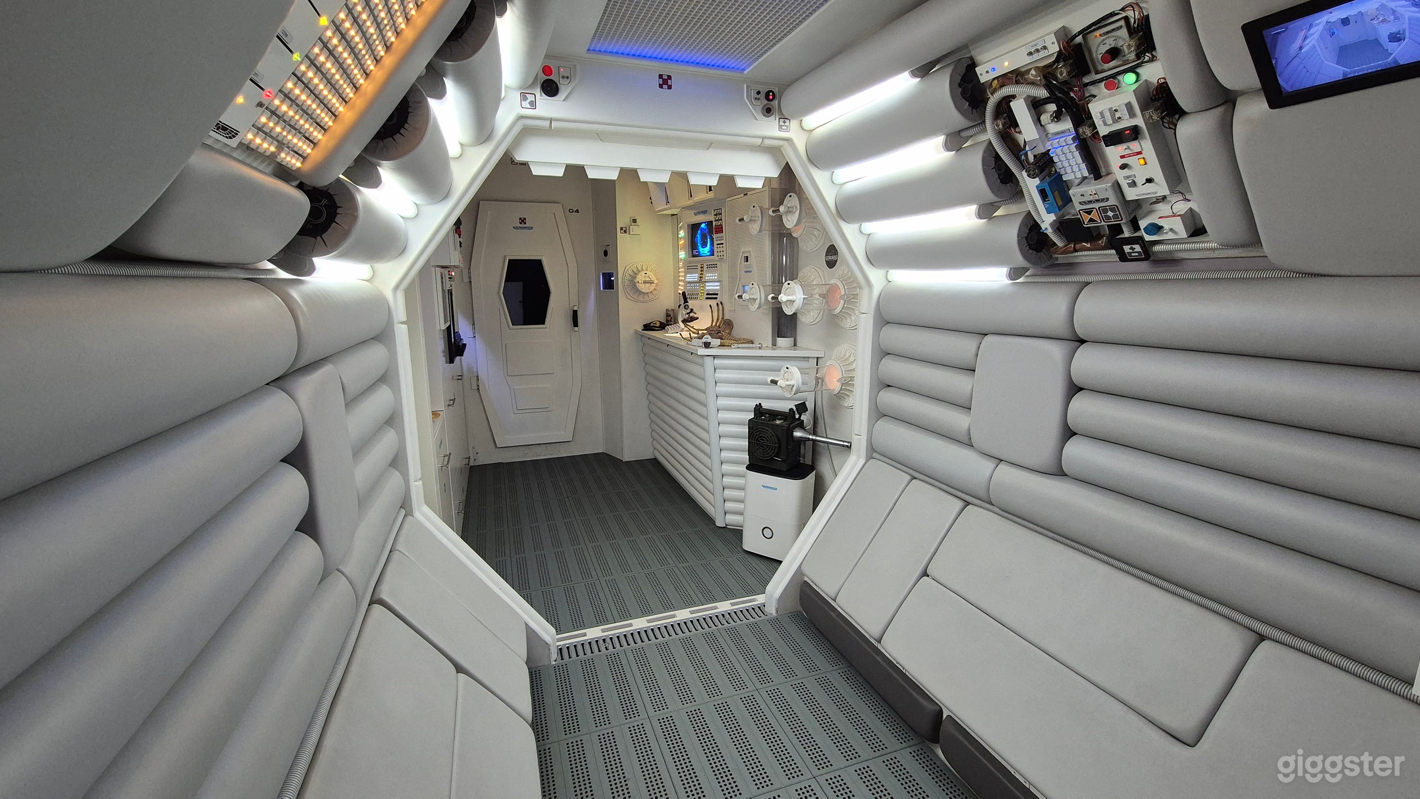 Alien Museum Spaceship Photo 1