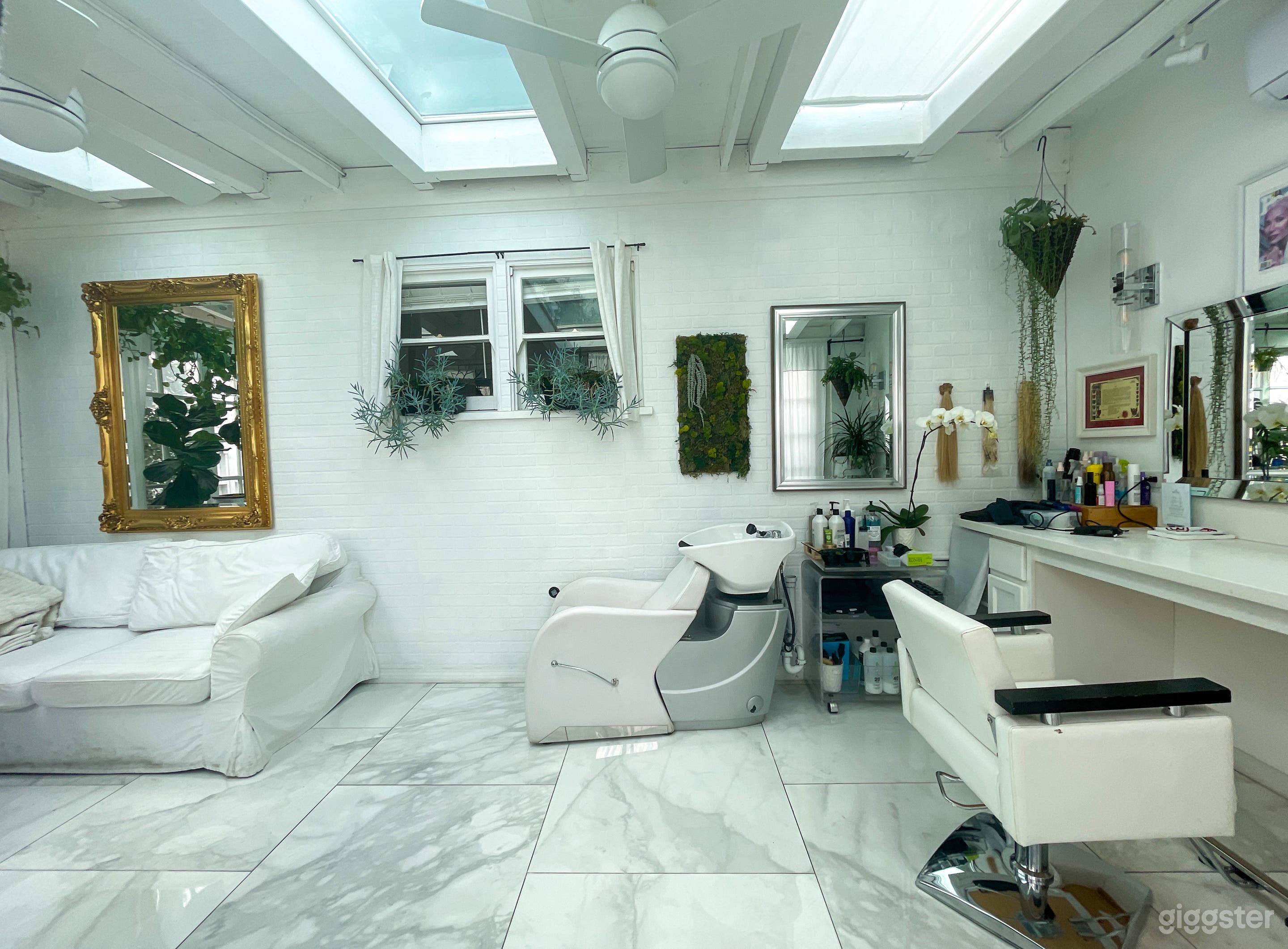 Greenhouse Sunroom Salon With Skylights Photo 3