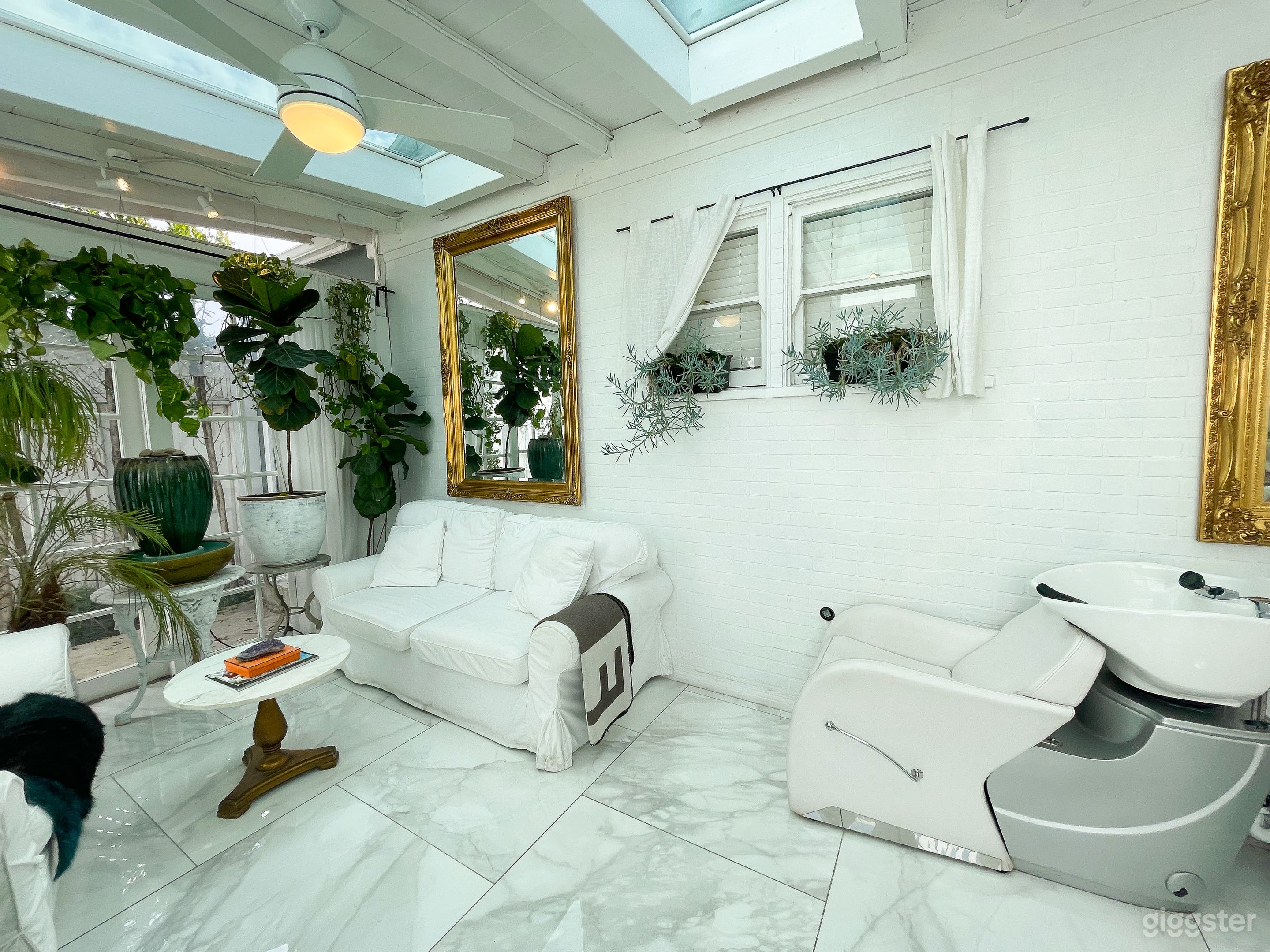Greenhouse Sunroom Salon With Skylights Photo 2