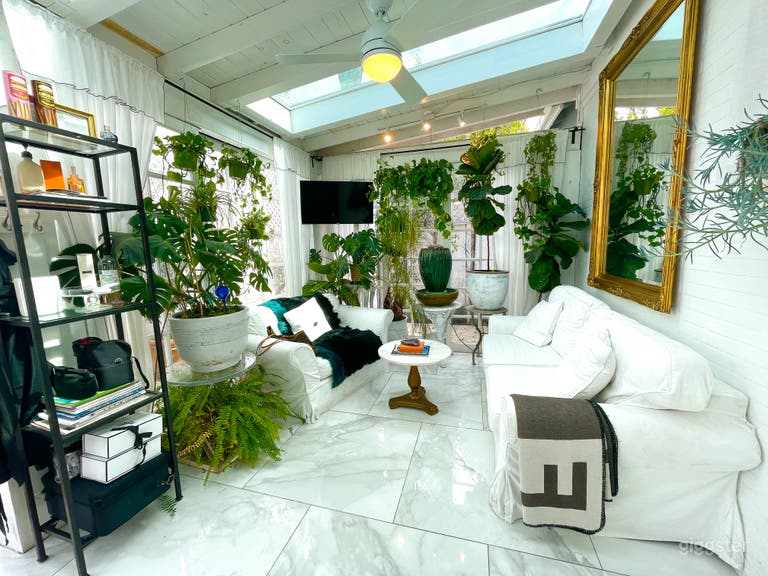  Greenhouse Sunroom Salon With Skylights 