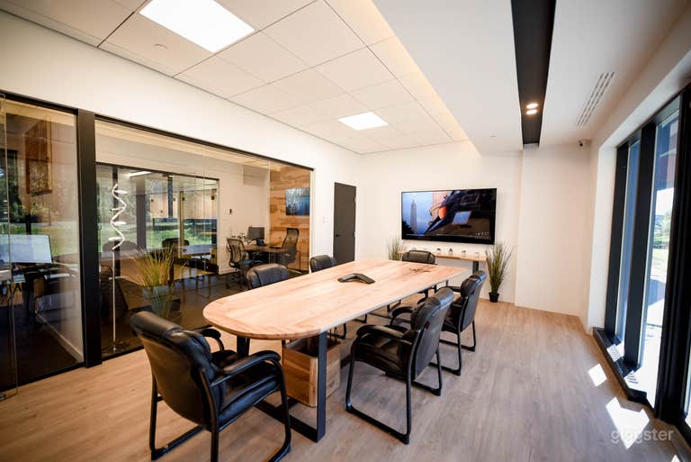  Conference Rooms in Montreal Coworking Space (Full Day) 