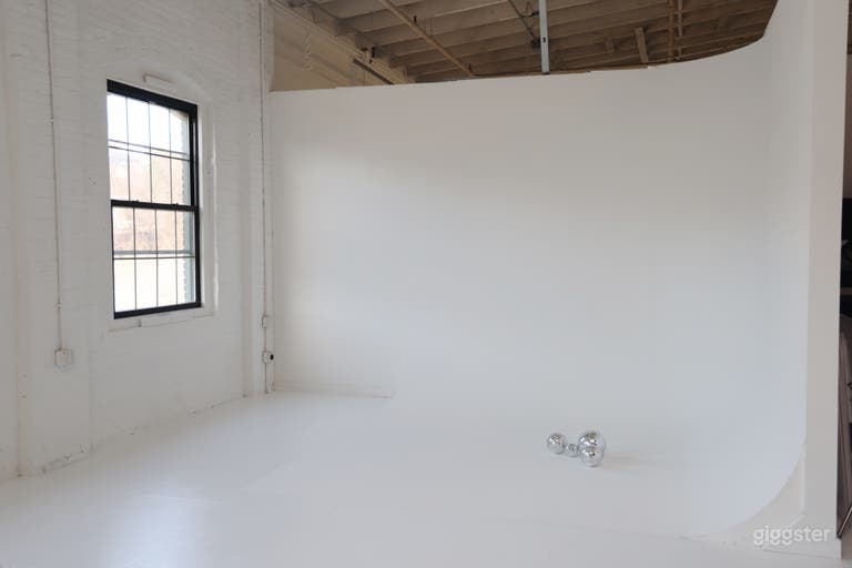  Natural Light Photo & Video Studio w/ Curated Sets 