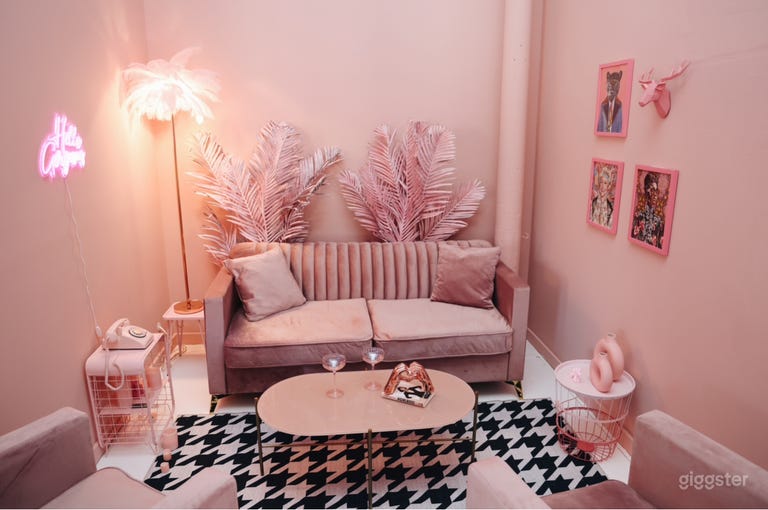  Natural Light Photo & Video Studio w/ Curated Sets 