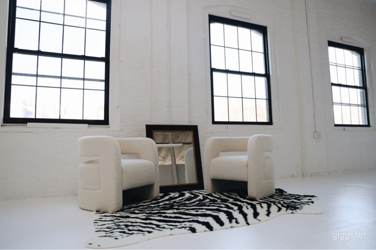  Natural Light Photo & Video Studio w/ Curated Sets 