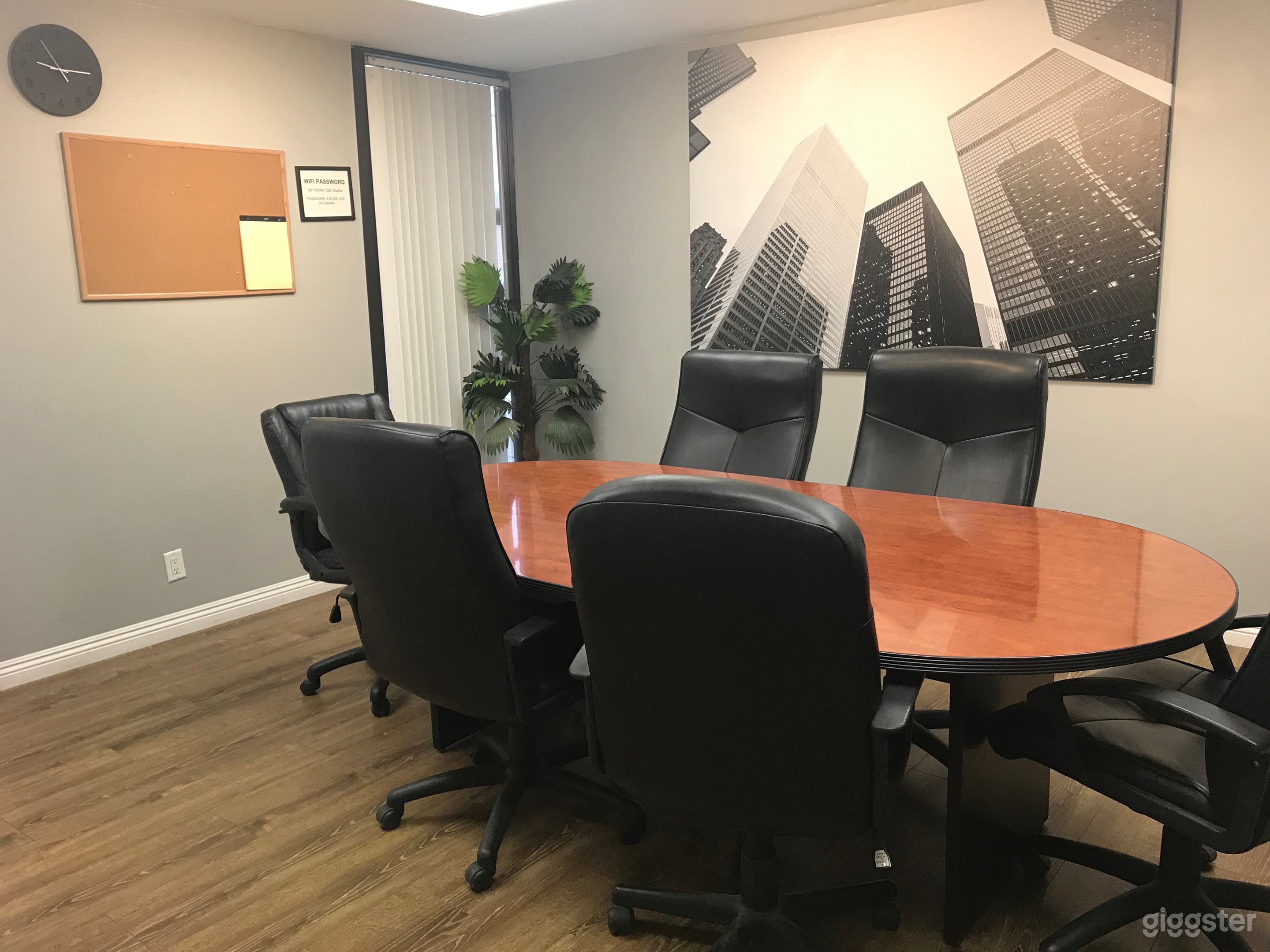 Conference Room for Meetings and Casting Calls Photo 2