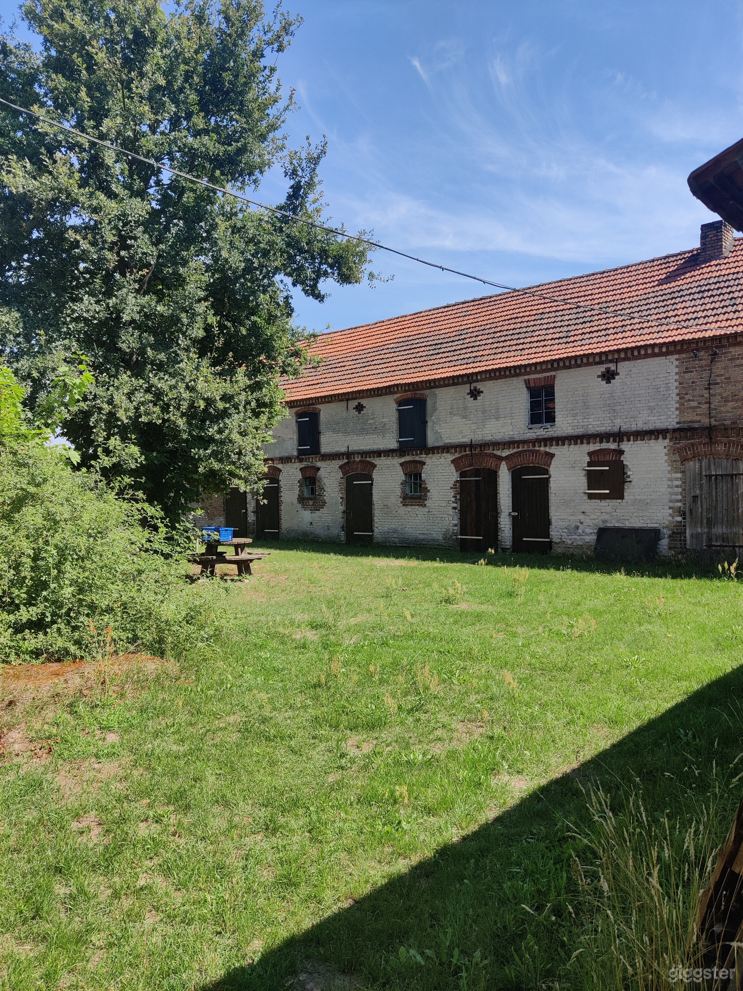 Abgeschiedener Vier-Seiten-Hof Foto 3