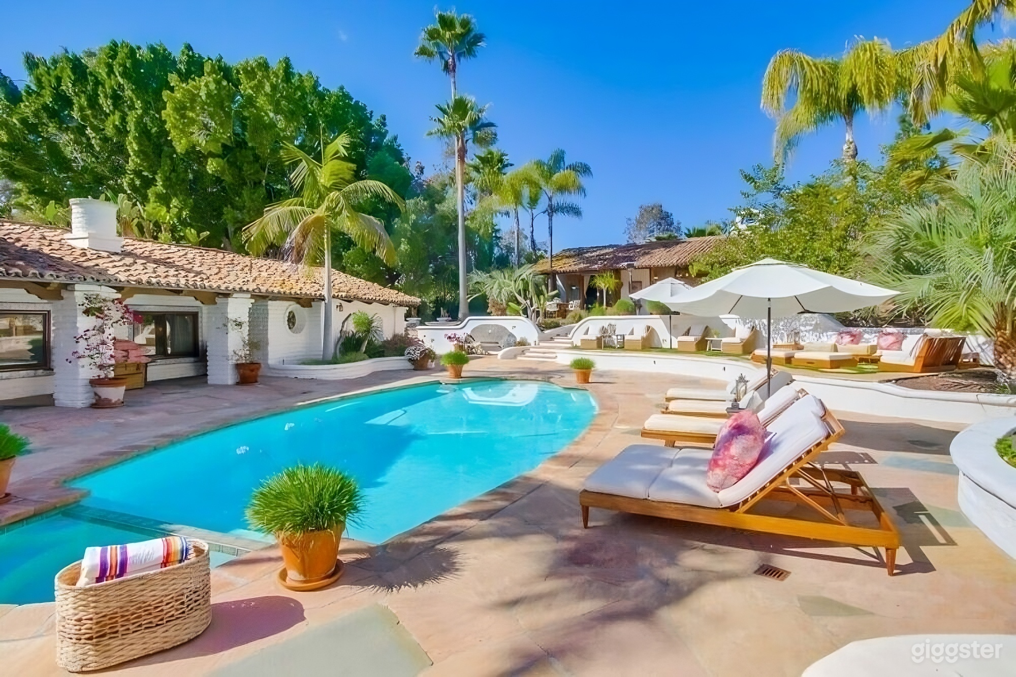 Wits End House - Hacienda Ranch Style Home Photo 4