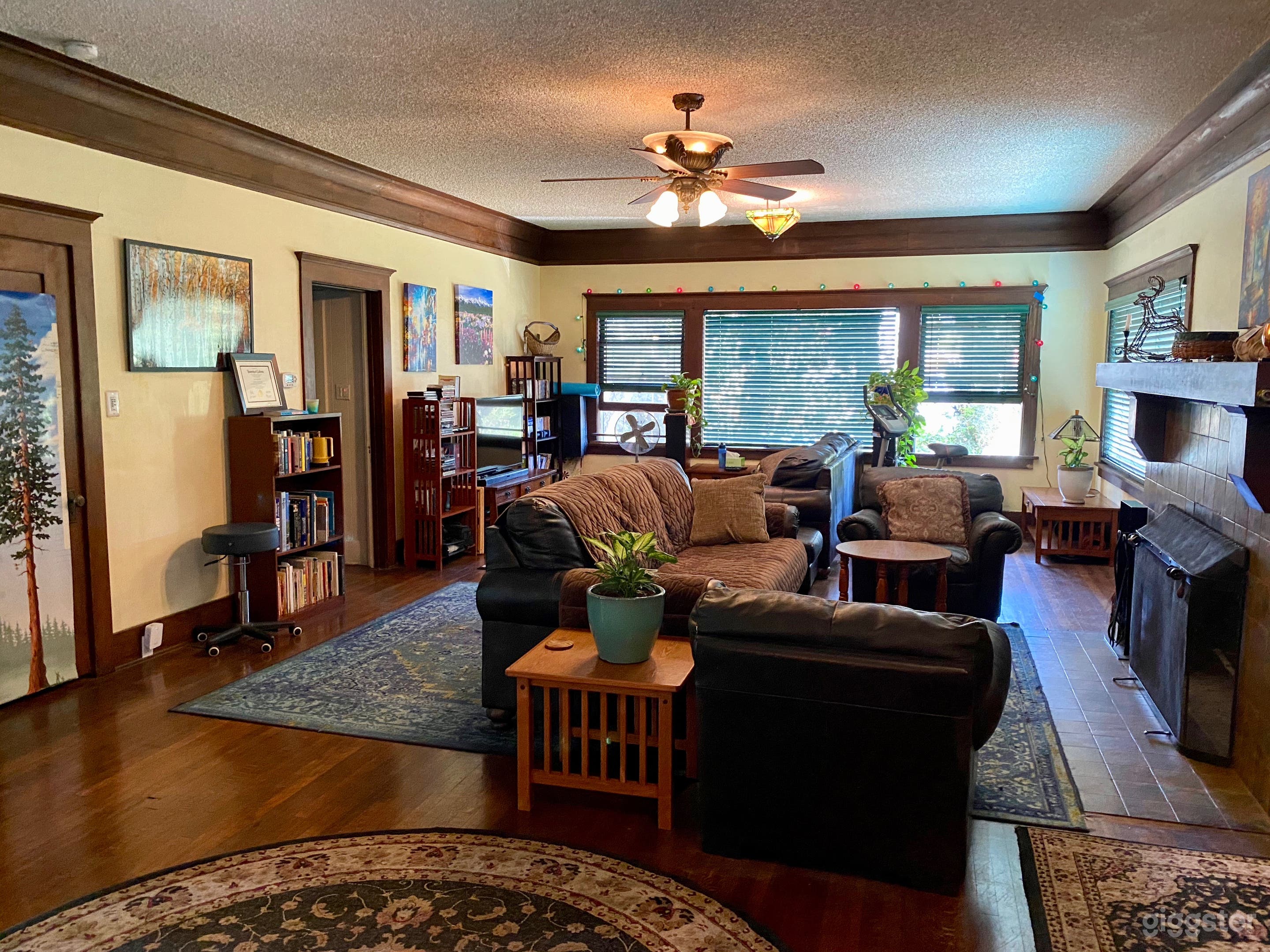 1915 Mediterranean/Craftsman, Stunning Woodwork Photo 2