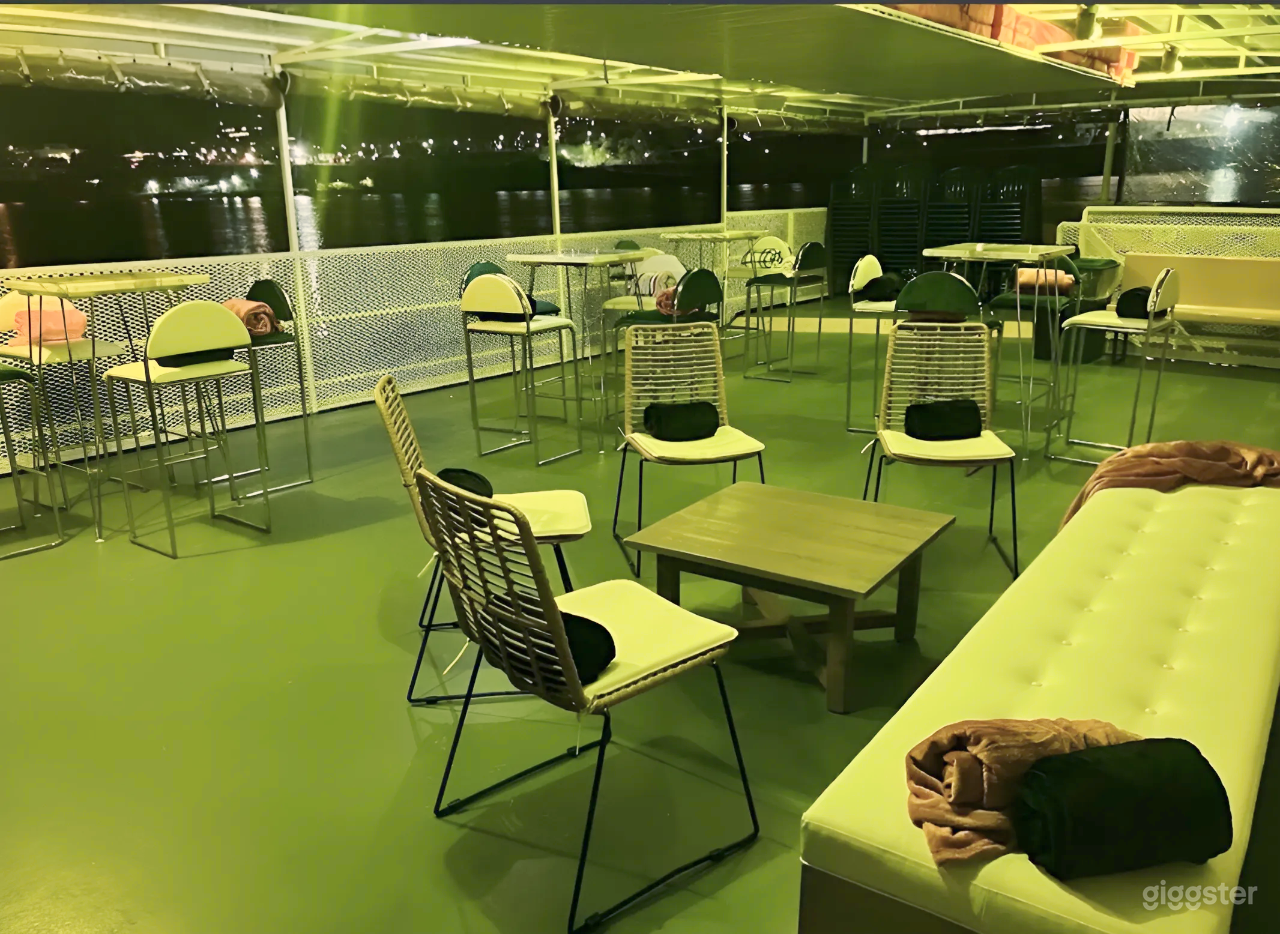 Spacious Boat  Photo 3