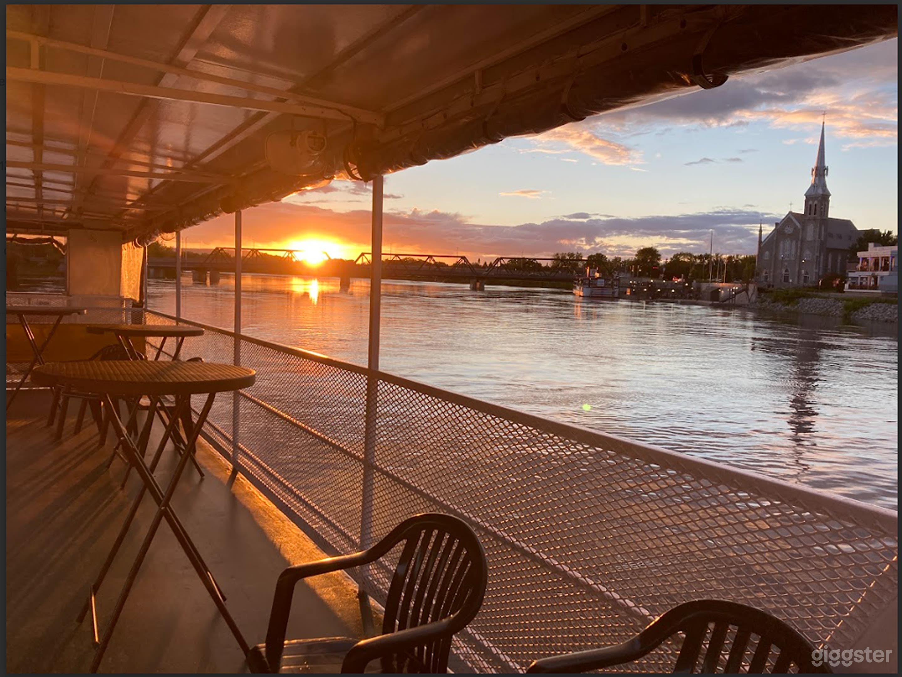 Spacious Boat  Photo 4