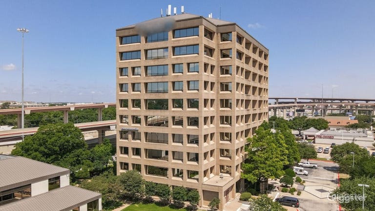  Executive 12-Person Conference Room Lakeline 