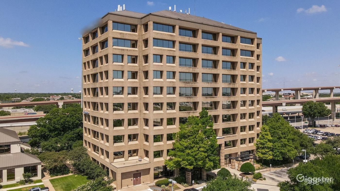 Executive 12-Person Conference Room Lakeline Photo 4