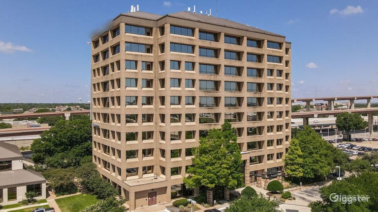  Executive 12-Person Conference Room Lakeline 