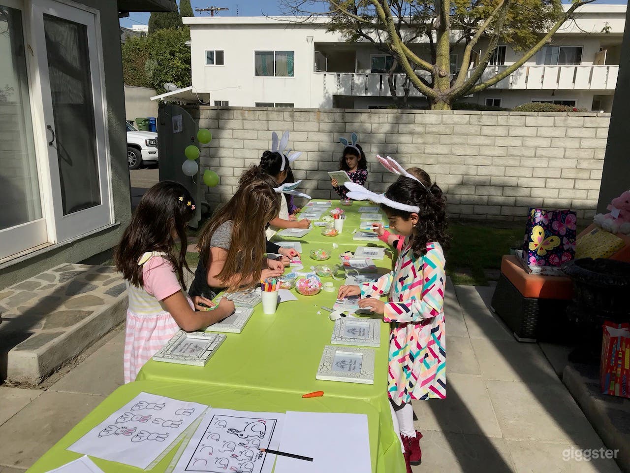 Versatile courtyard with strong, classic walls