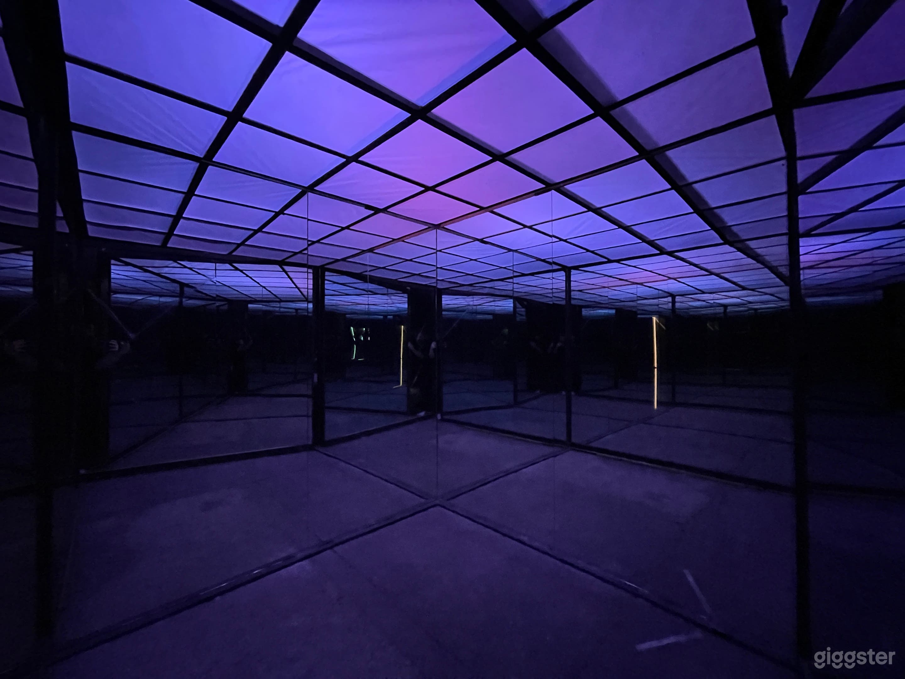 Mirror Set High with Real Mirrors and LED Ceiling Photo 2