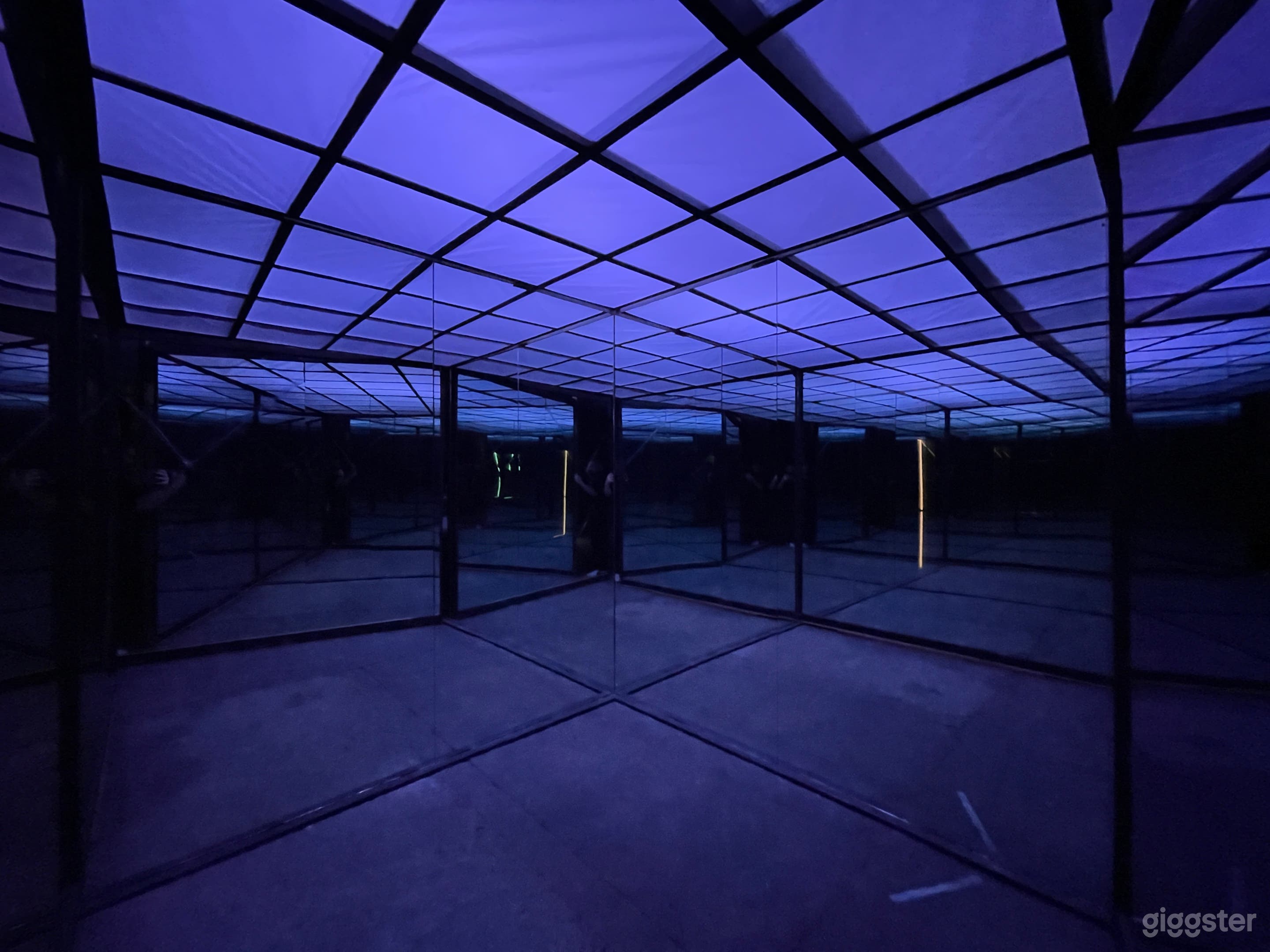 Mirror Set High with Real Mirrors and LED Ceiling Photo 1