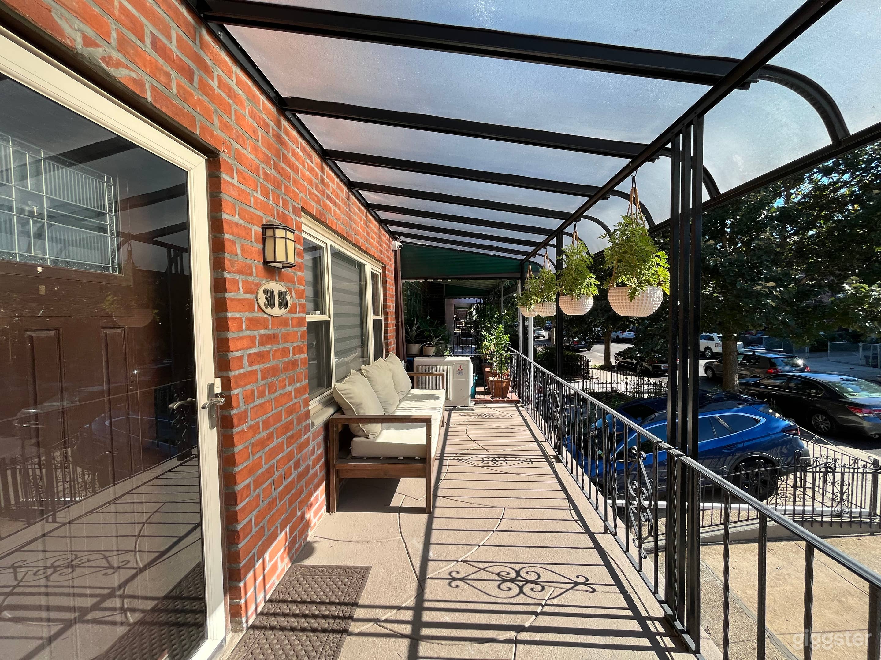 Upscale City House Photo 3