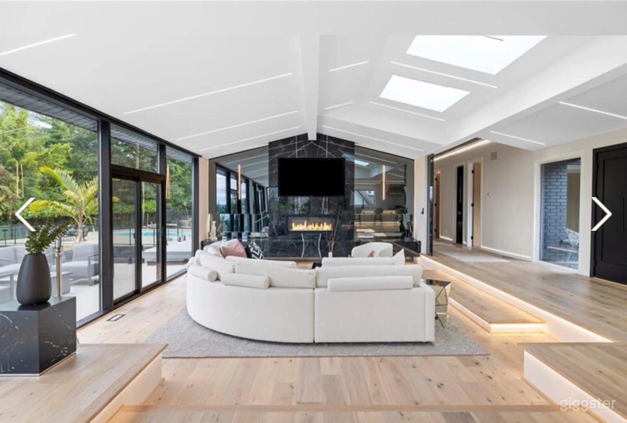 New Bright and Modern Luxury Oasis with Views Photo 1