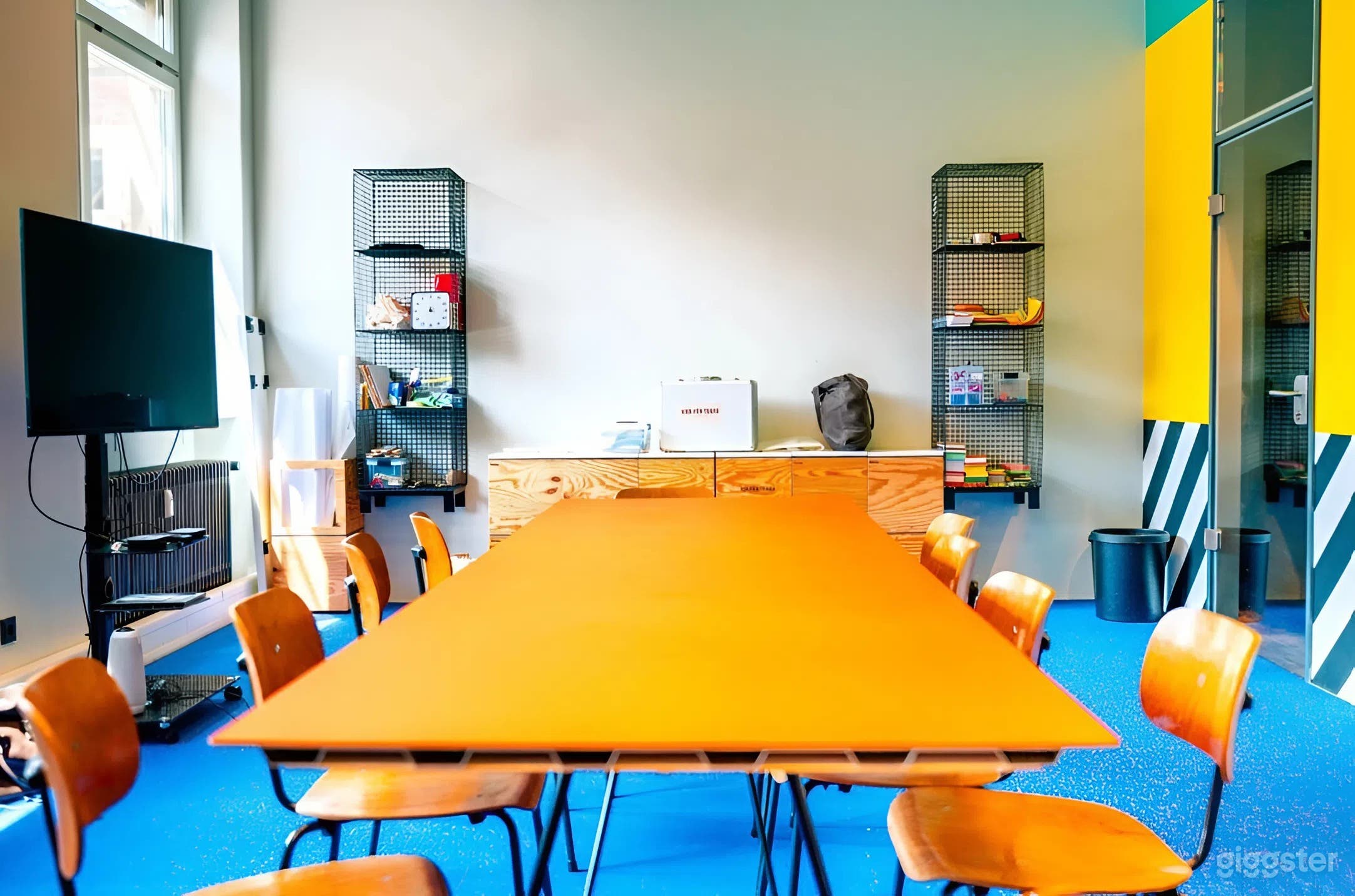 Kreativer Workshopraum mit Bar Foto 3