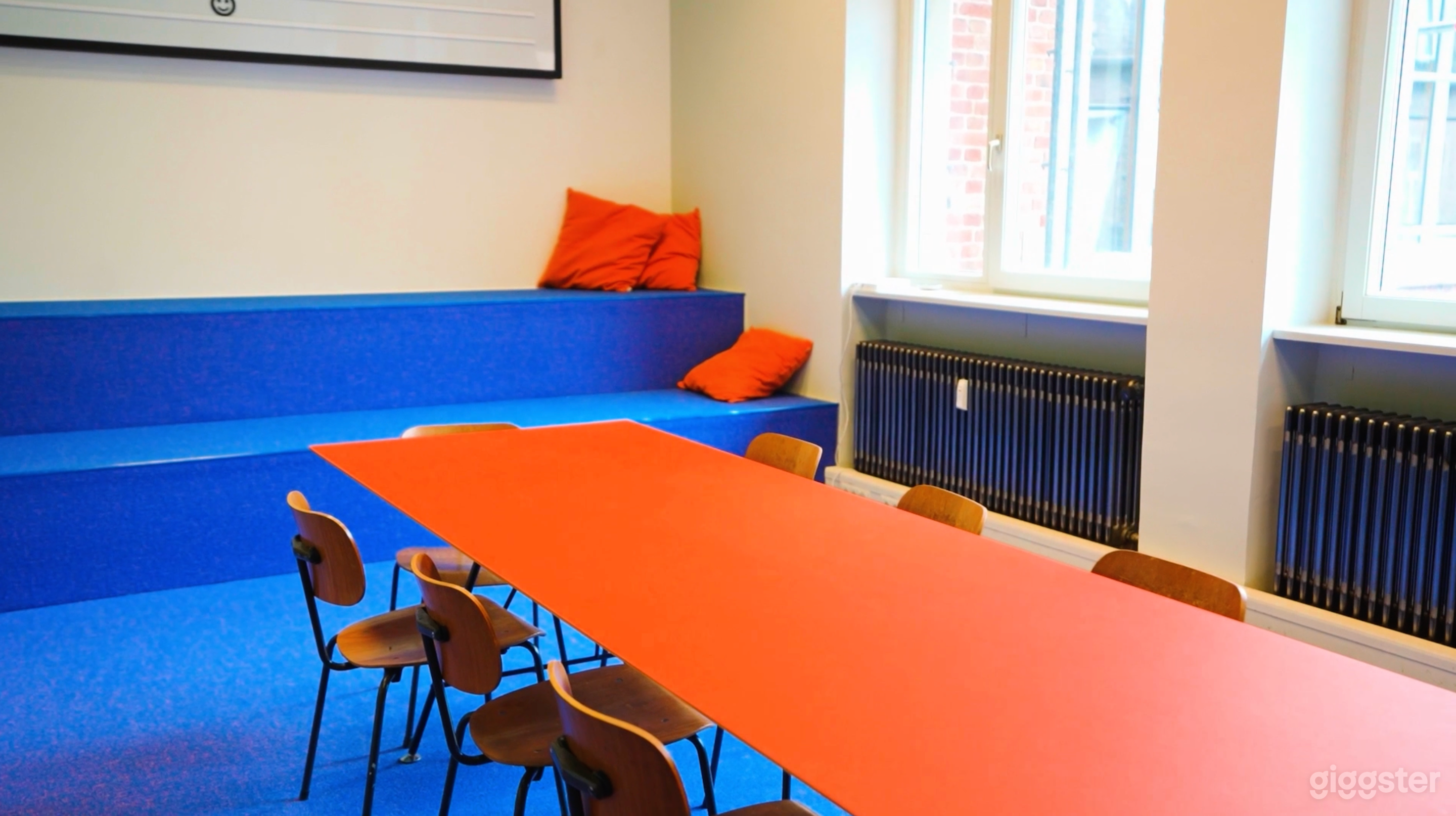 Kreativer Workshopraum mit Bar Foto 4