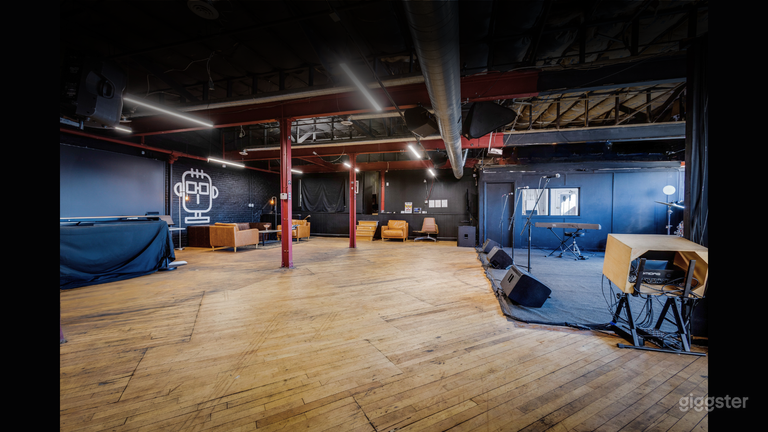  Elevated-Industrial Studio Minutes from Downtown 