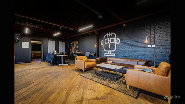  Elevated-Industrial Studio Minutes from Downtown 