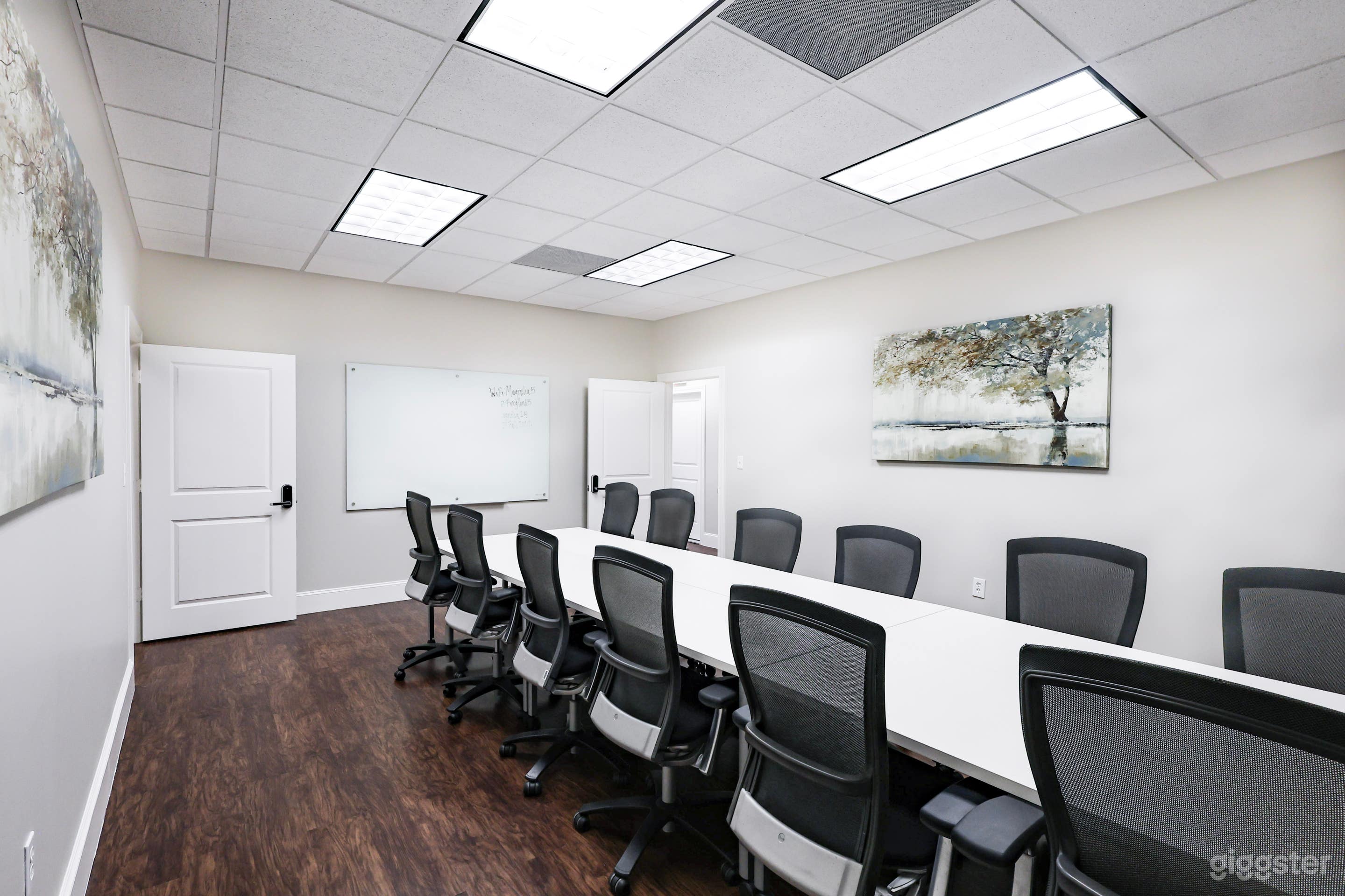 Large Meeting Room in Magnolia Photo 3