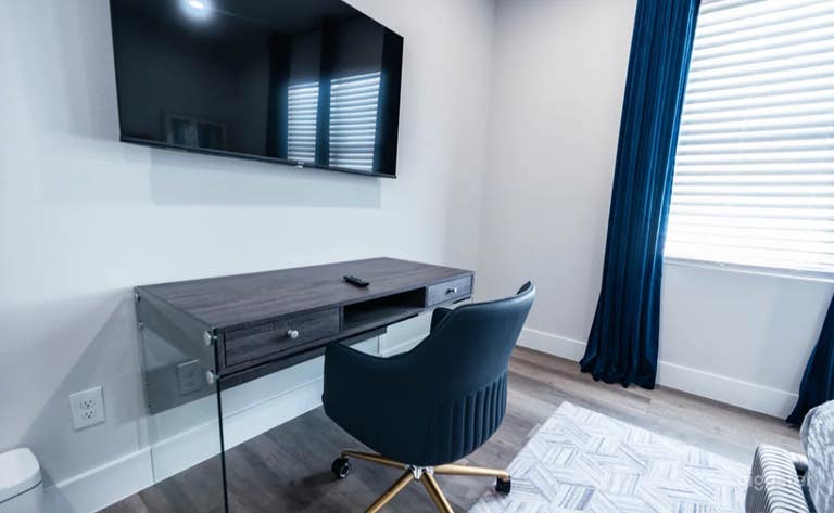  Midtown House with multiple rooms 