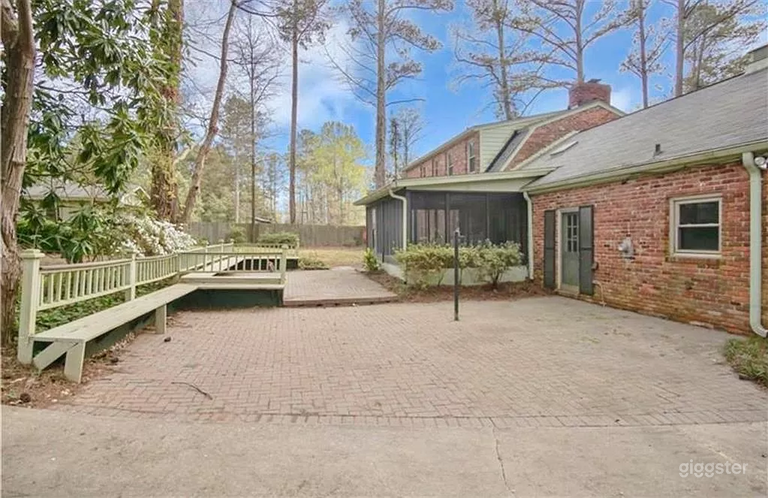  2.2 Acres Luxury Estate Oasis Retreat- Vintage Mod 