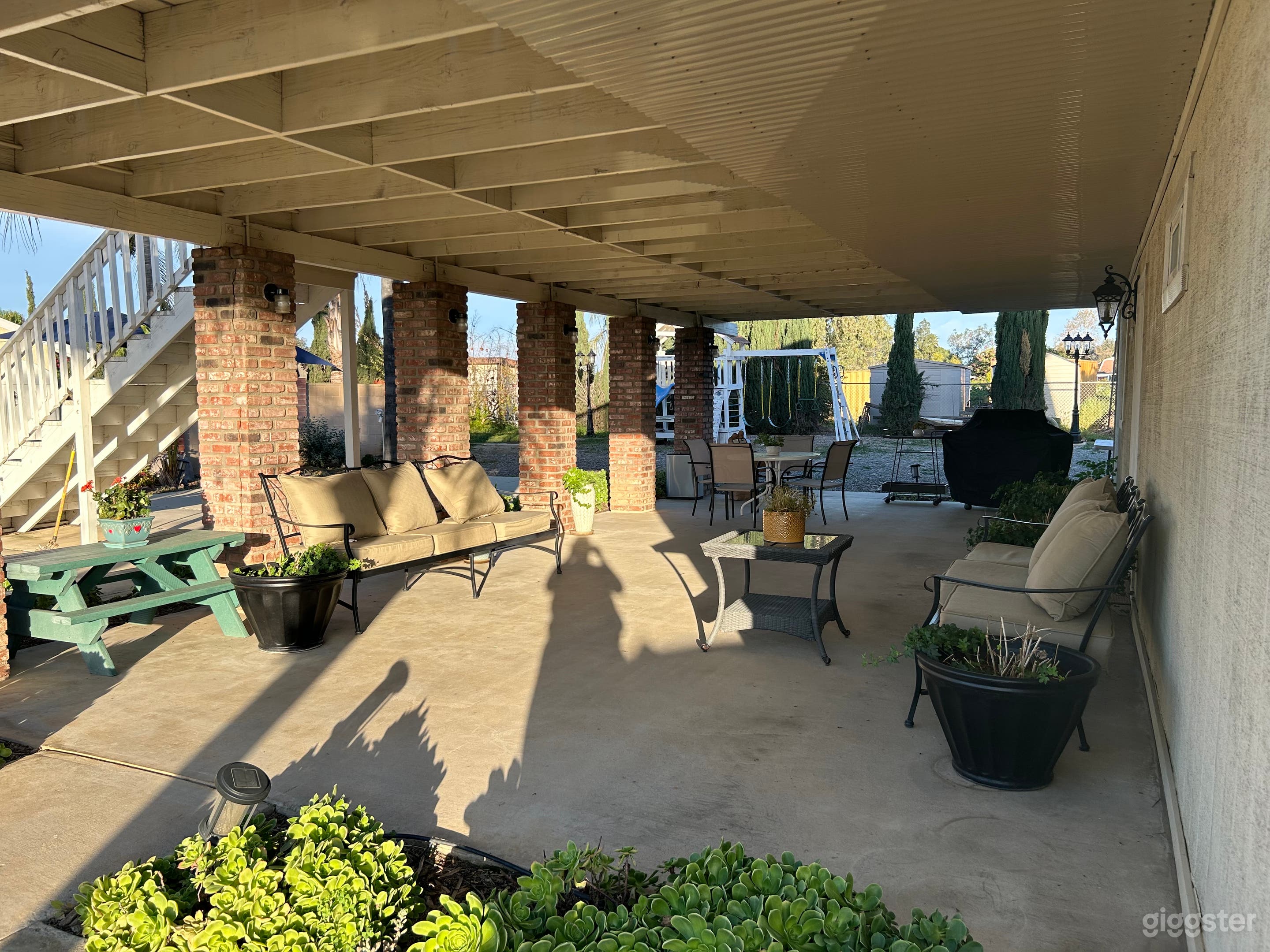 Barn Style Guest House With Pool Photo 3