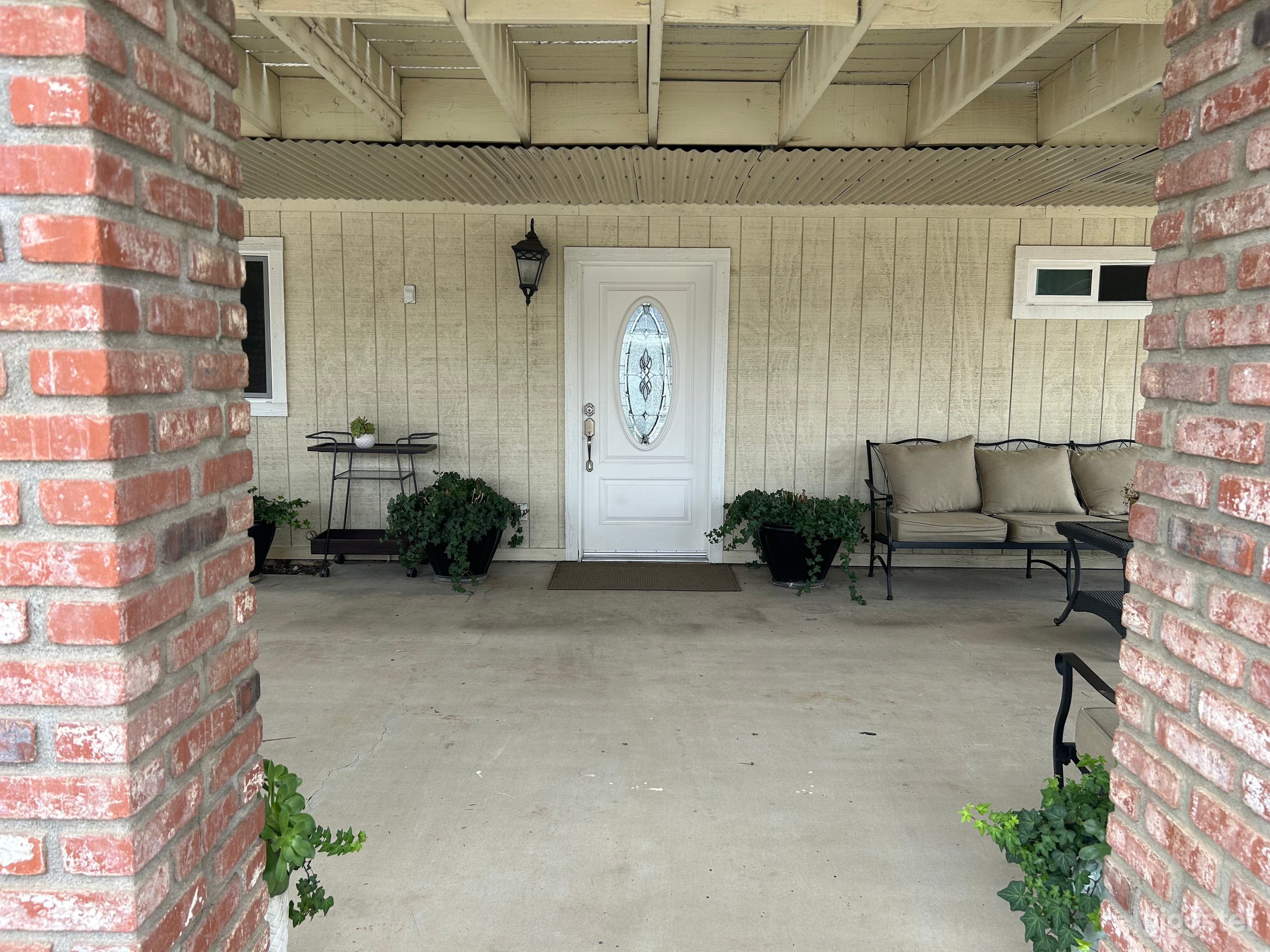 Barn Style Guest House With Pool Photo 2