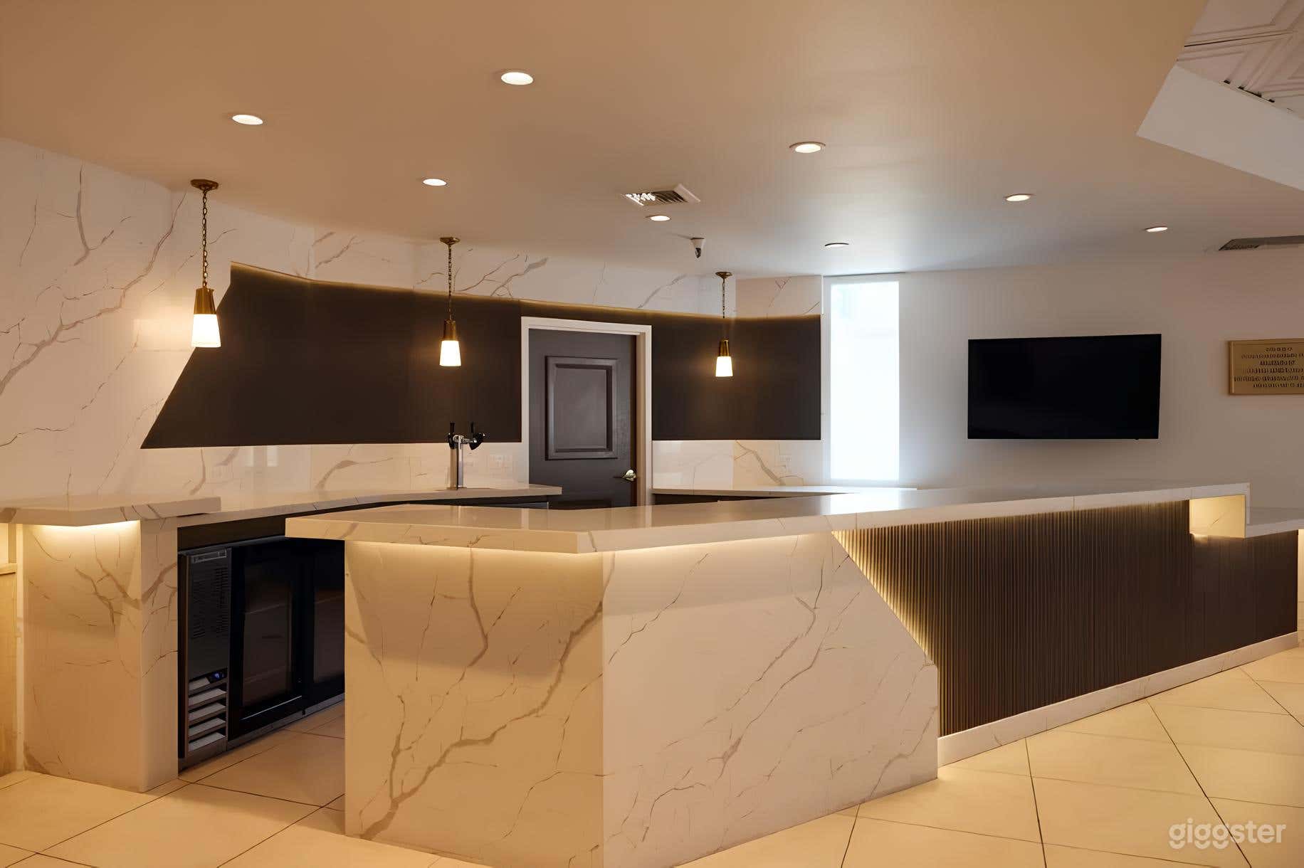 The Lobby Bar Photo 4