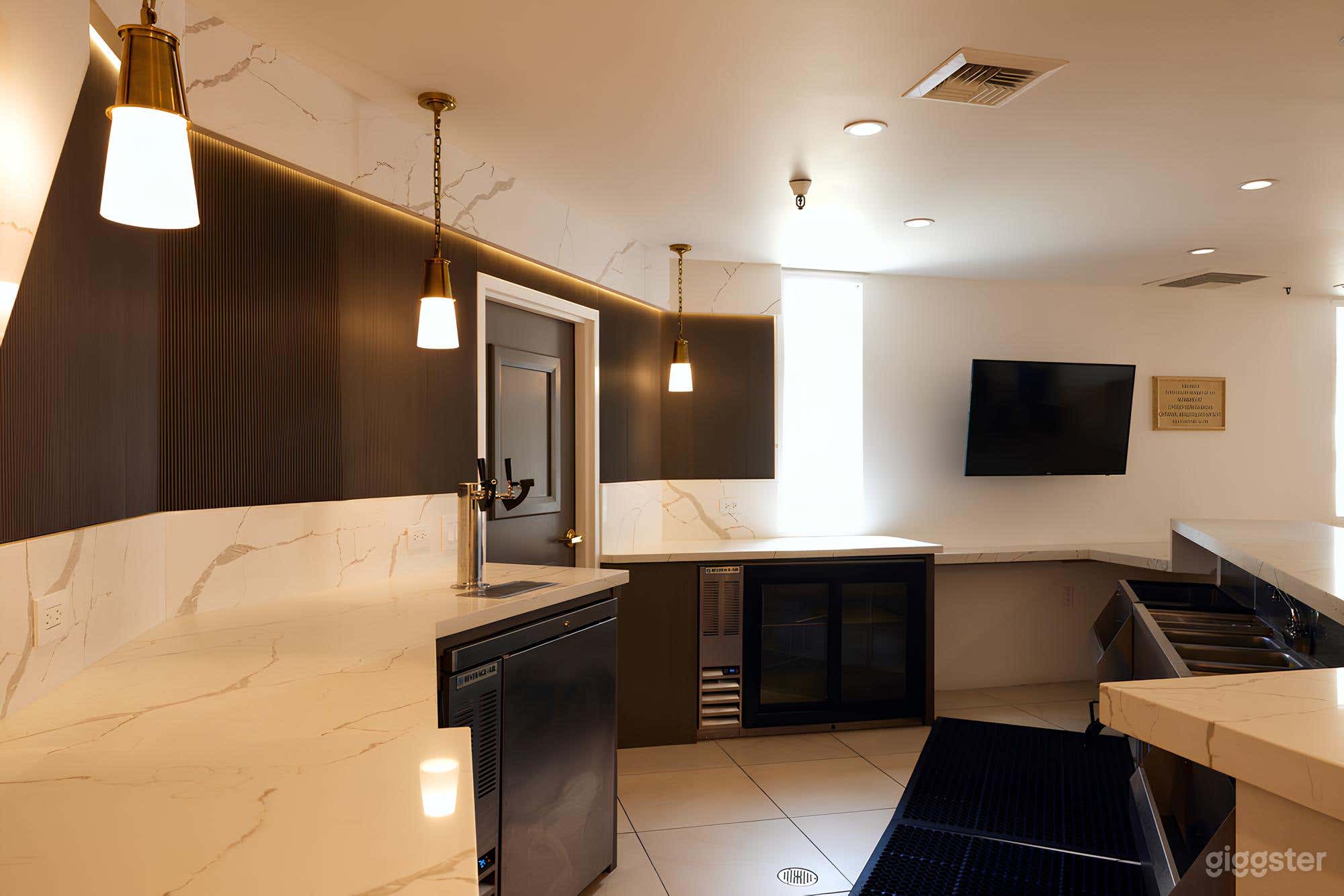 The Lobby Bar Photo 2