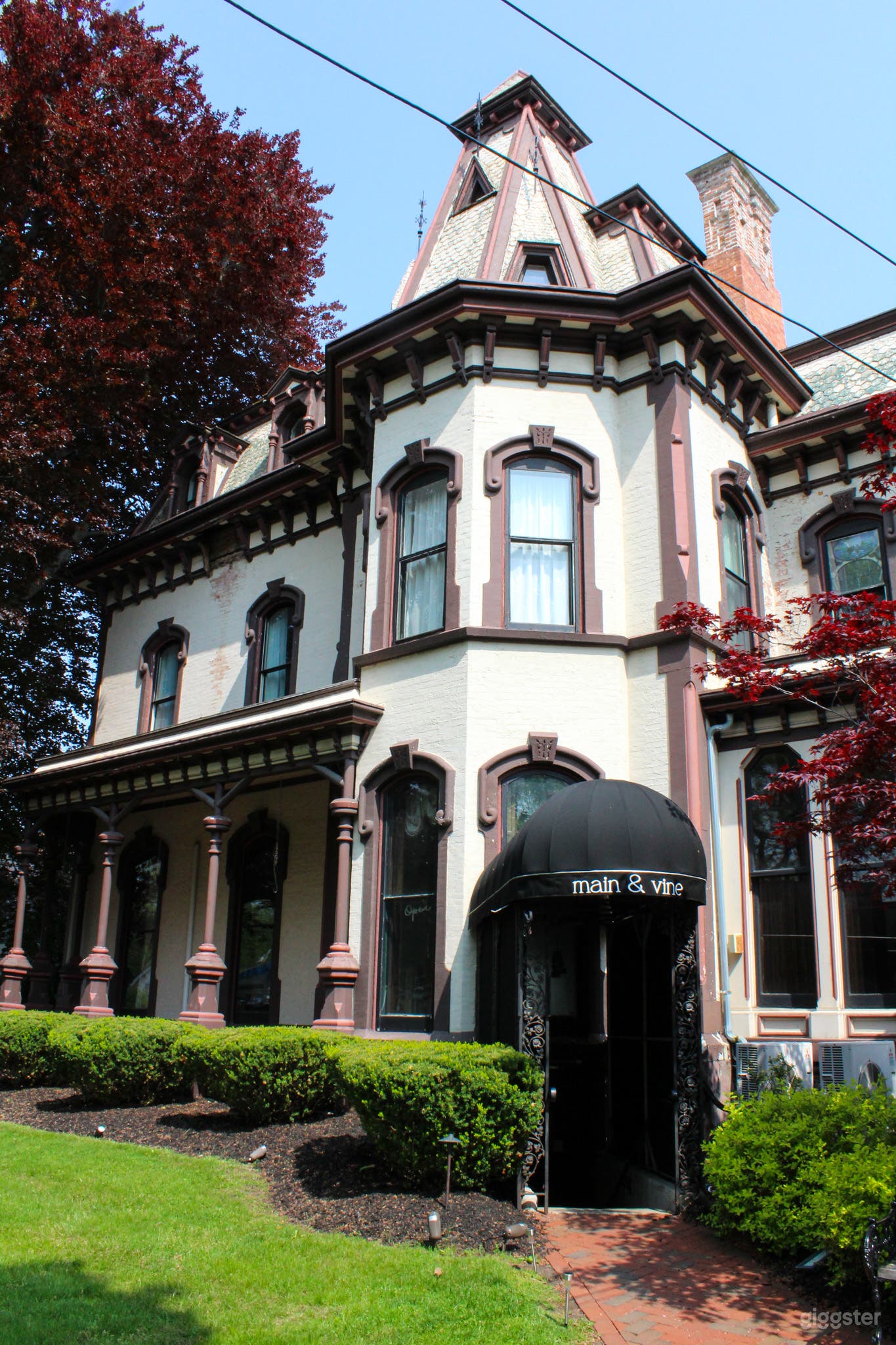 The DeLand House on Main Outside