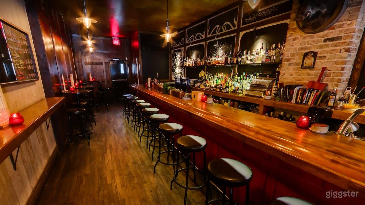 Cozy Speakeasy Bar in Montreal Photo 1