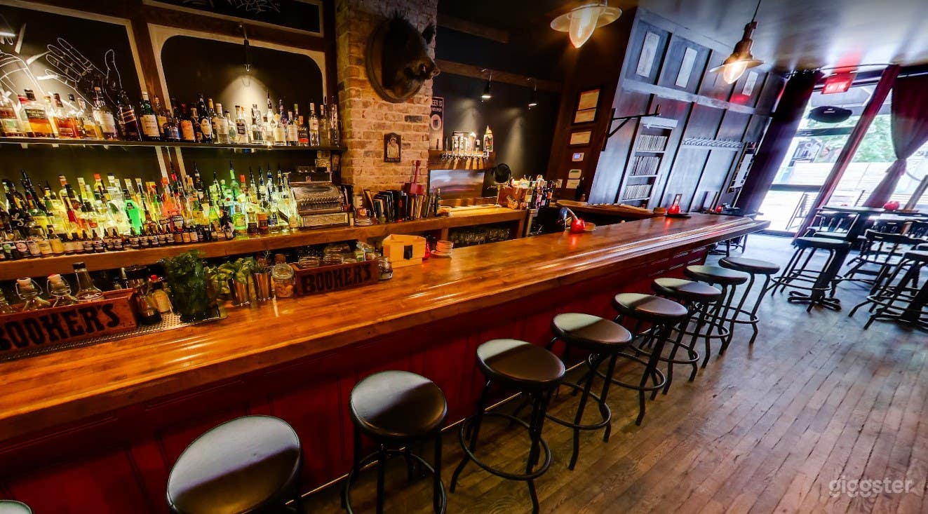 Cozy Speakeasy Bar in Montreal Photo 4