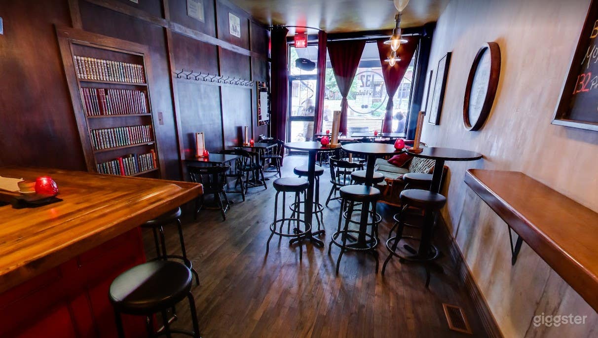 Cozy Speakeasy Bar in Montreal Photo 2